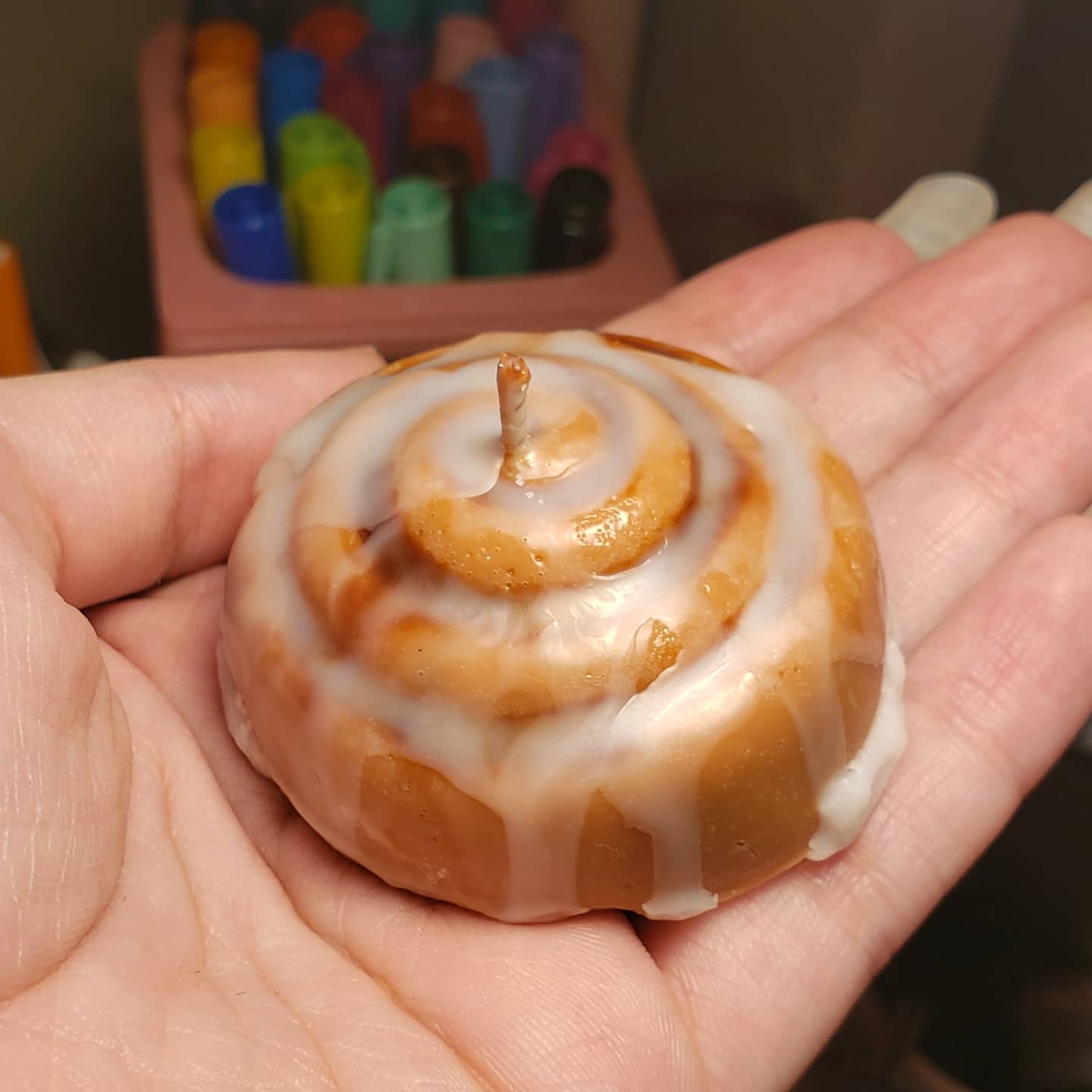 I started making these cinnamon roll candles and wax melts recently, and I'm really proud of
