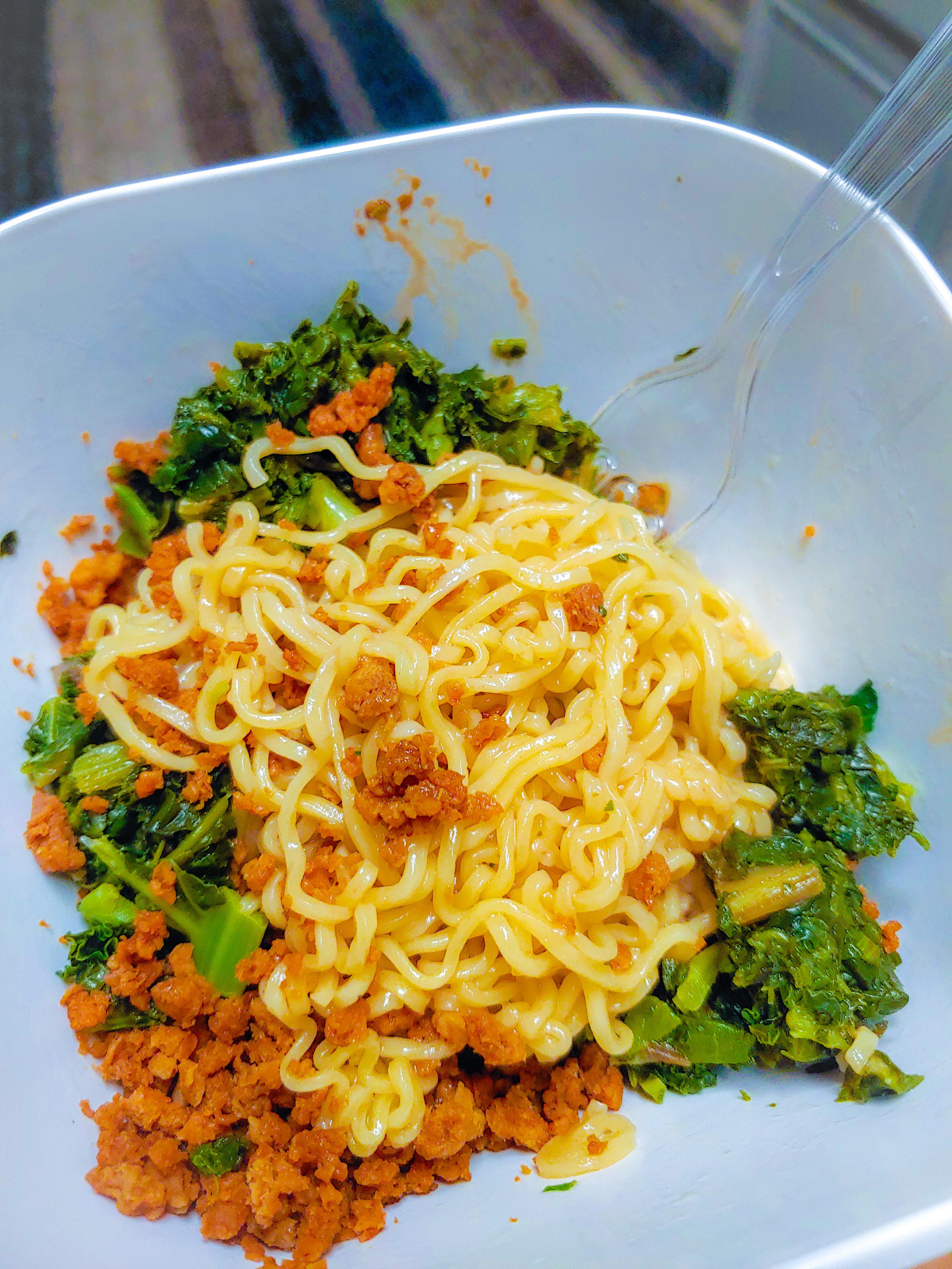 I found a way to make kale taste good Ramen r/1200isplenty
