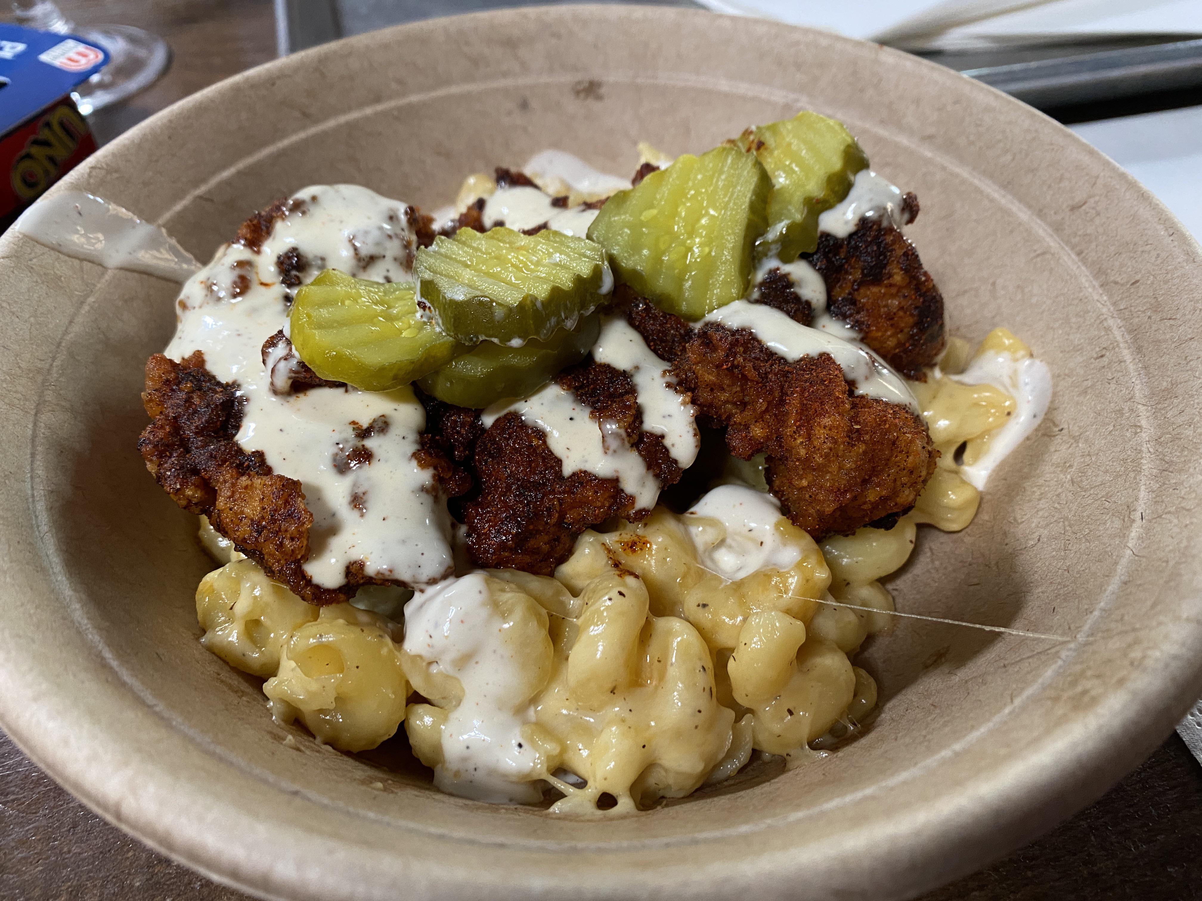 [I ate] a Nashville Hot Chicken Mac & Cheese bowl r/food