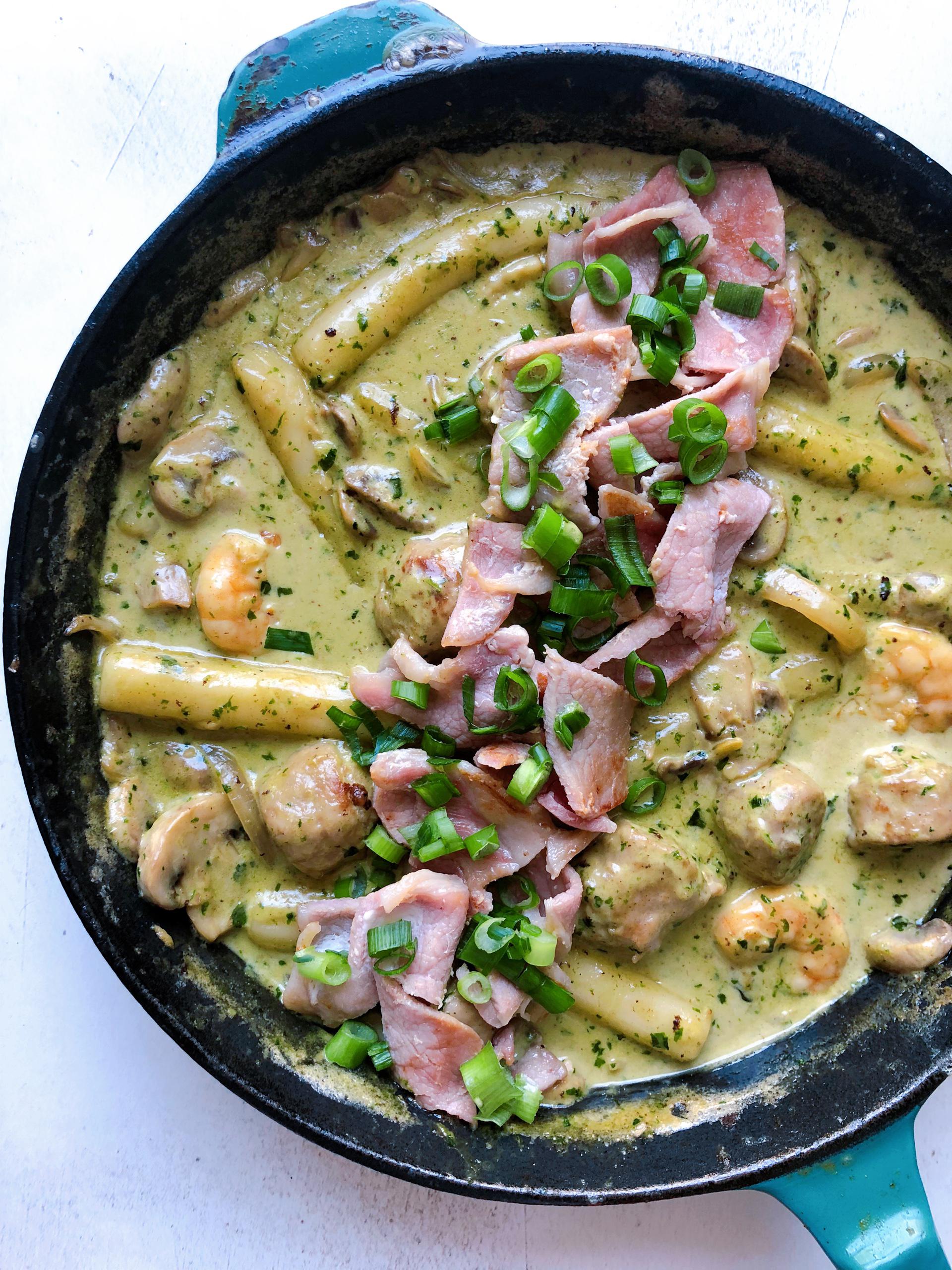 Korean Basil Cream Tteokbokki. Recipe in comments! r/fusion_food