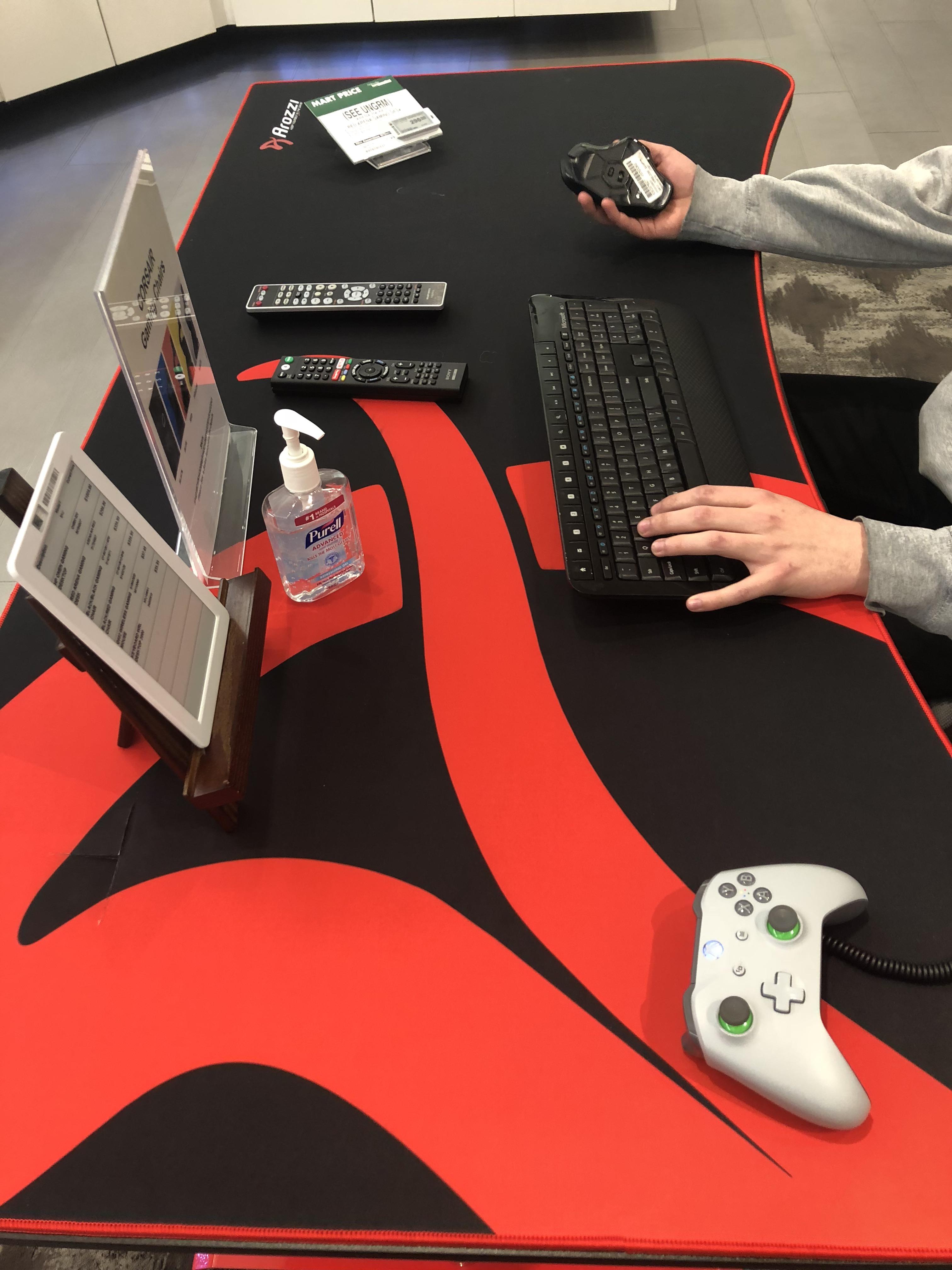 Does PewDiePie still have the biggest mouse pad 🤔 r/PewdiepieSubmissions