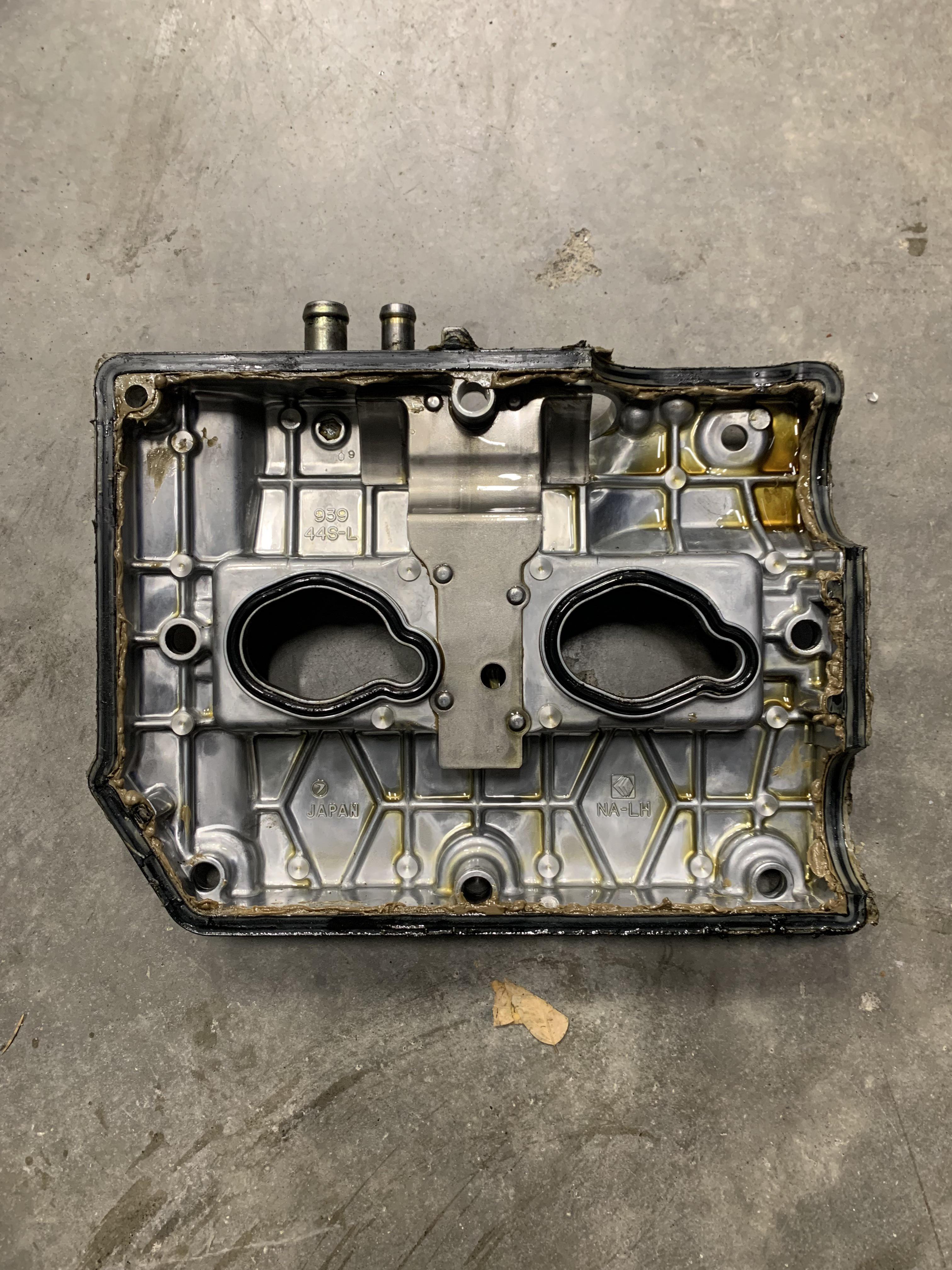 Replacing valve cover gasket. Is RTV necessary? r/subaru