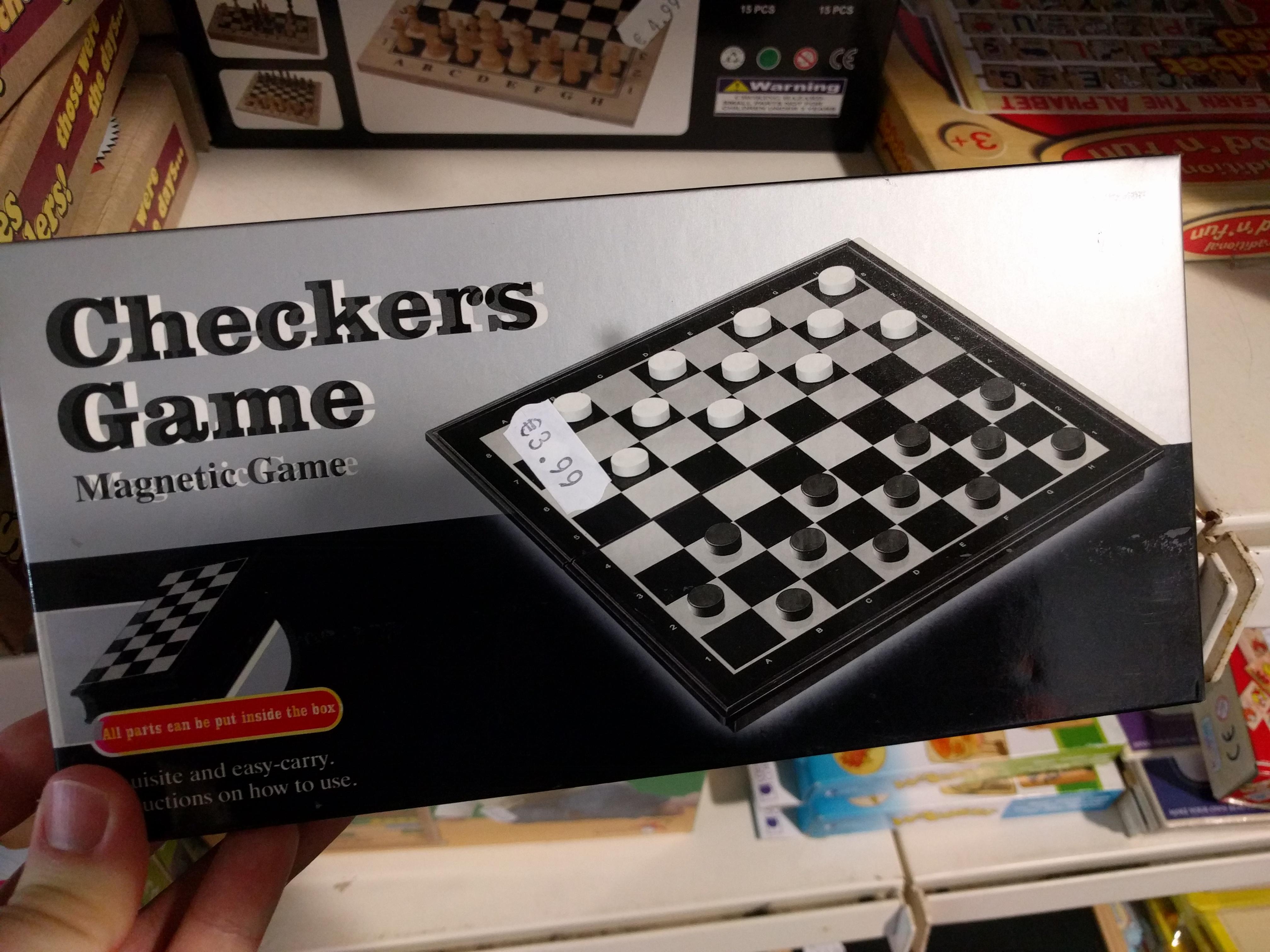 The designer of this Checkers box can't play Checkers r/mildlyinteresting