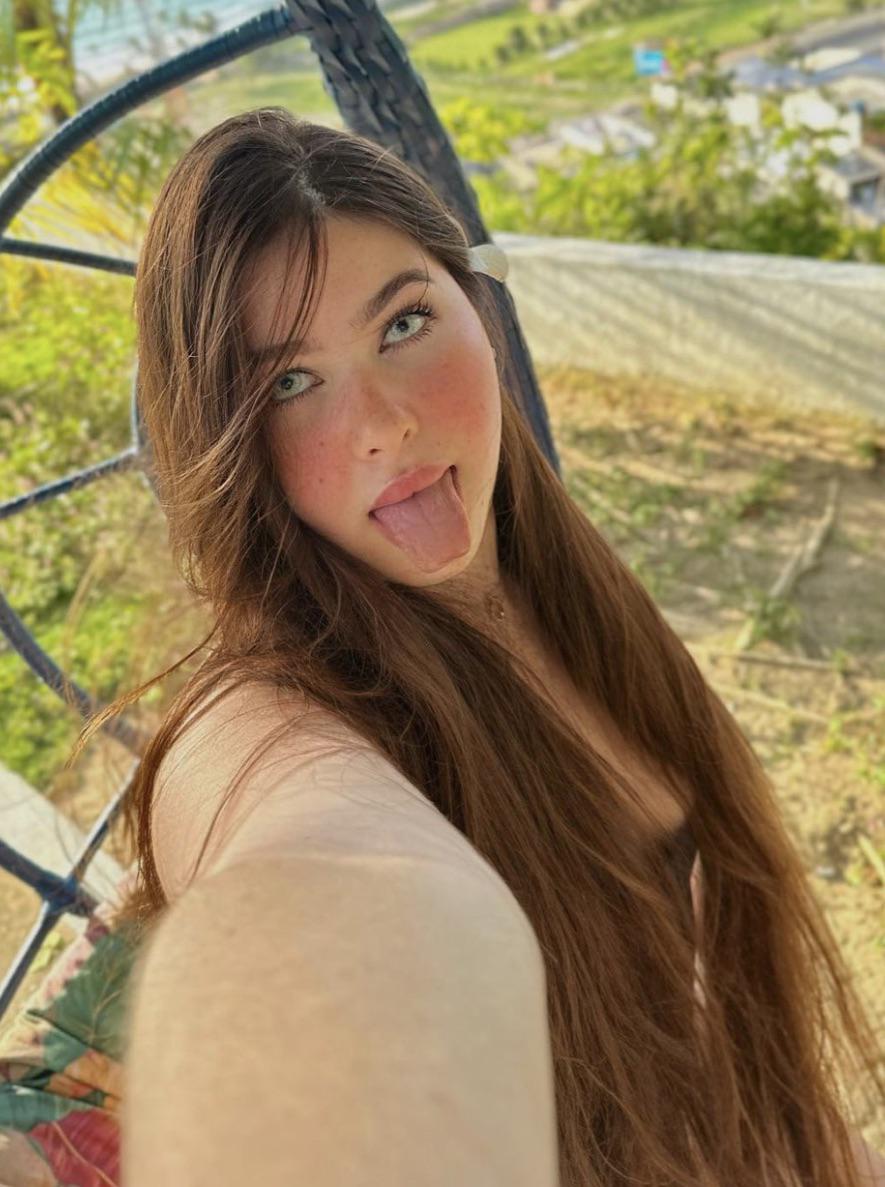 Nicolle Caroline | @niic.ca : FeticheEmLinguas