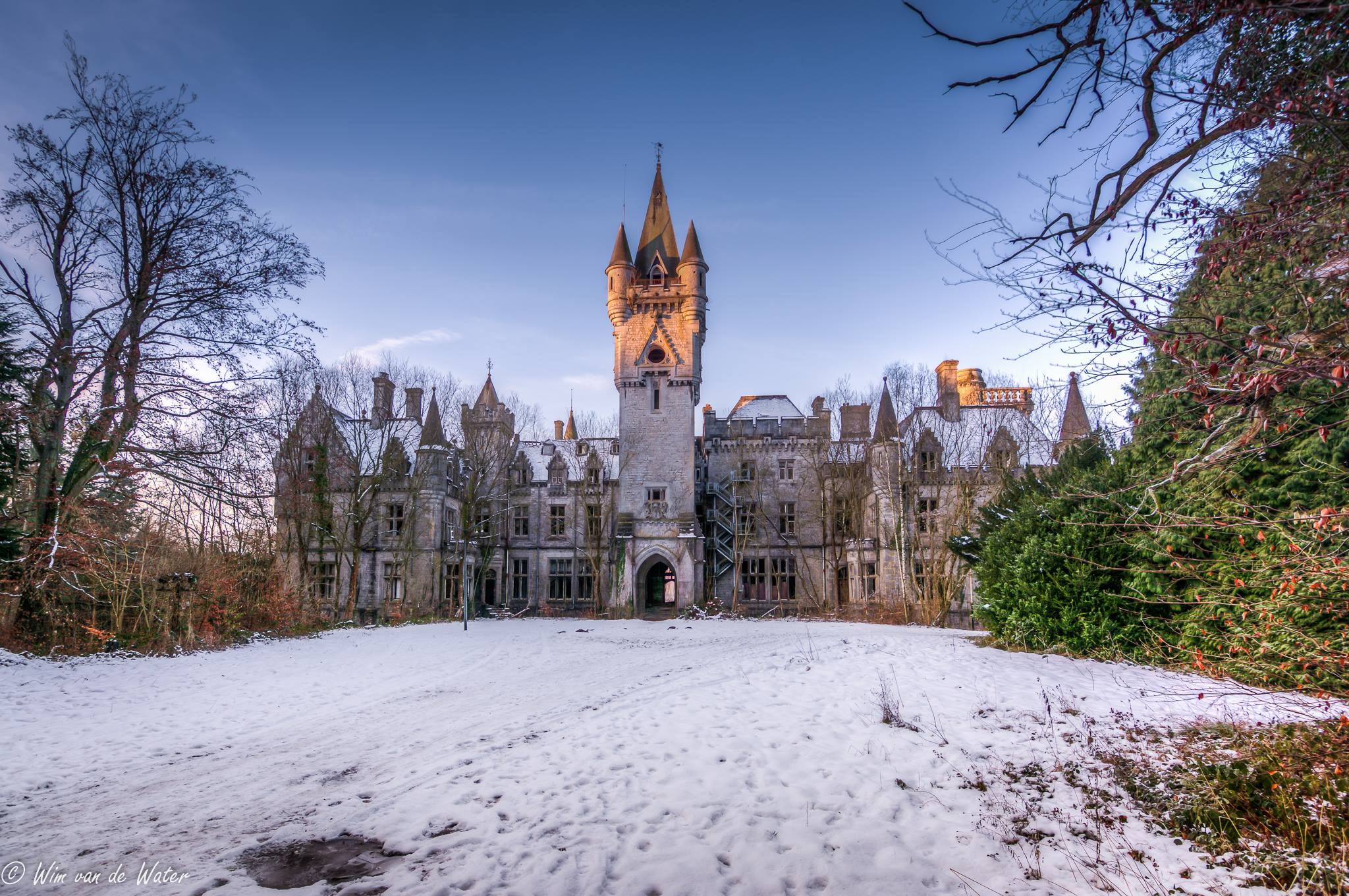 This beautifull castle is being demolished '( (R.I.P noisy) {More info