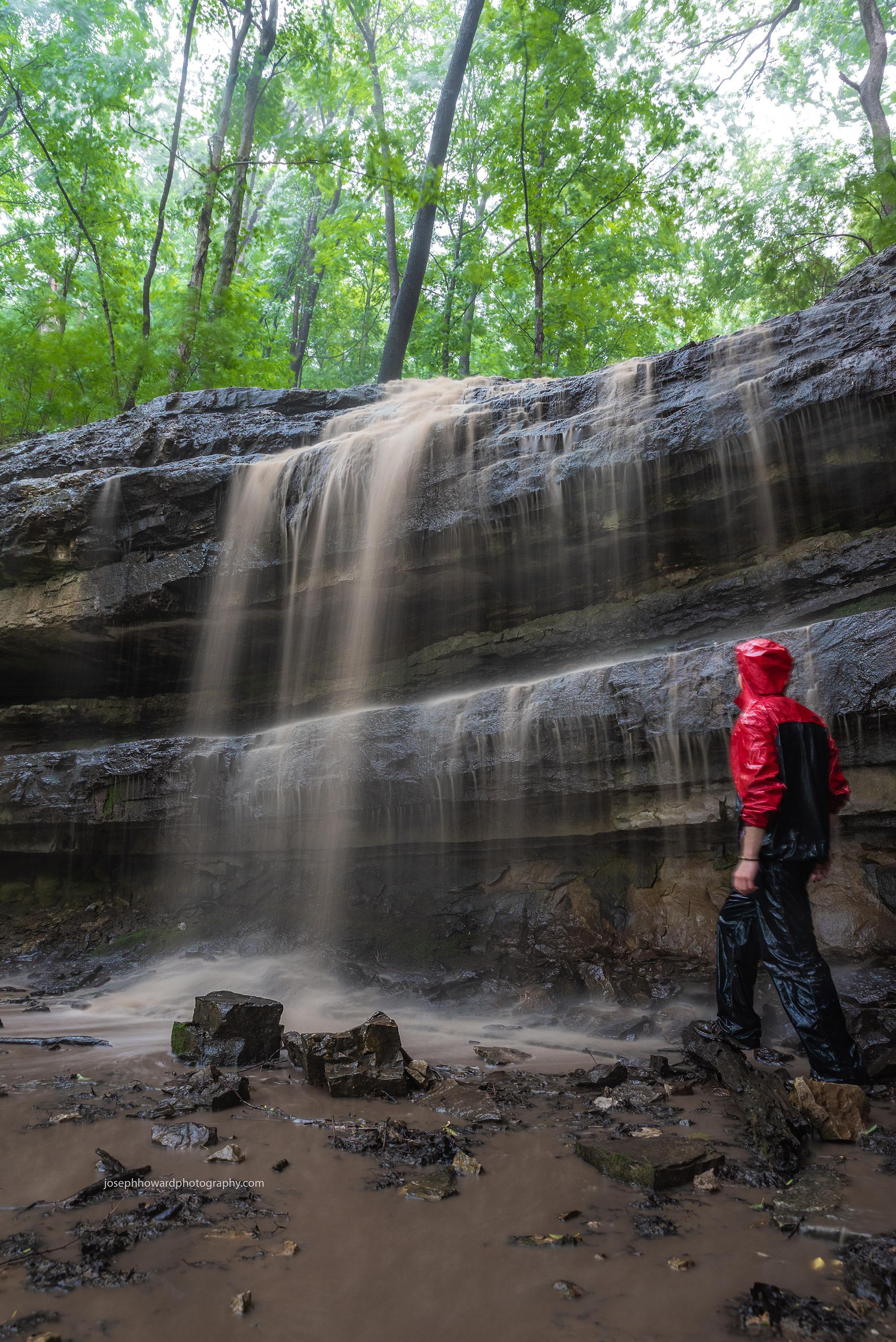 Creve Coeur Lake Falls last night after all the rain [oc] r/StLouis