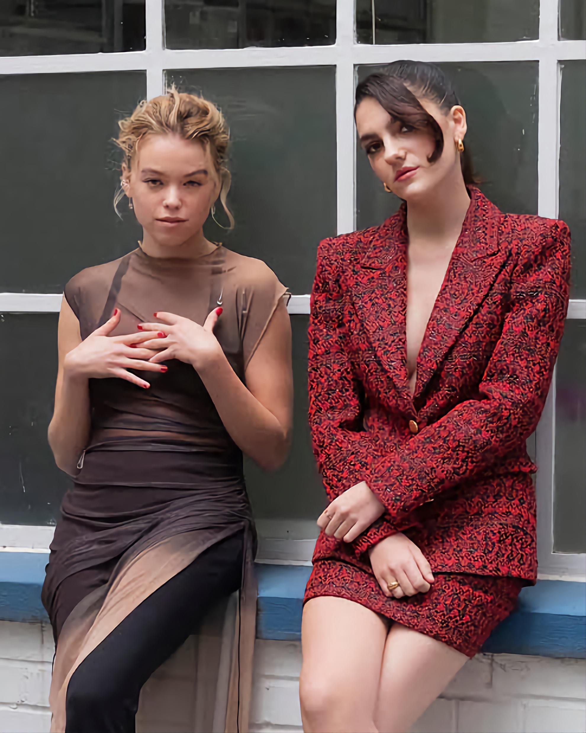 Emily Carey (right - born 2003) w/ Milly Alcock (left - born 2000) : 21stCenturyBabes