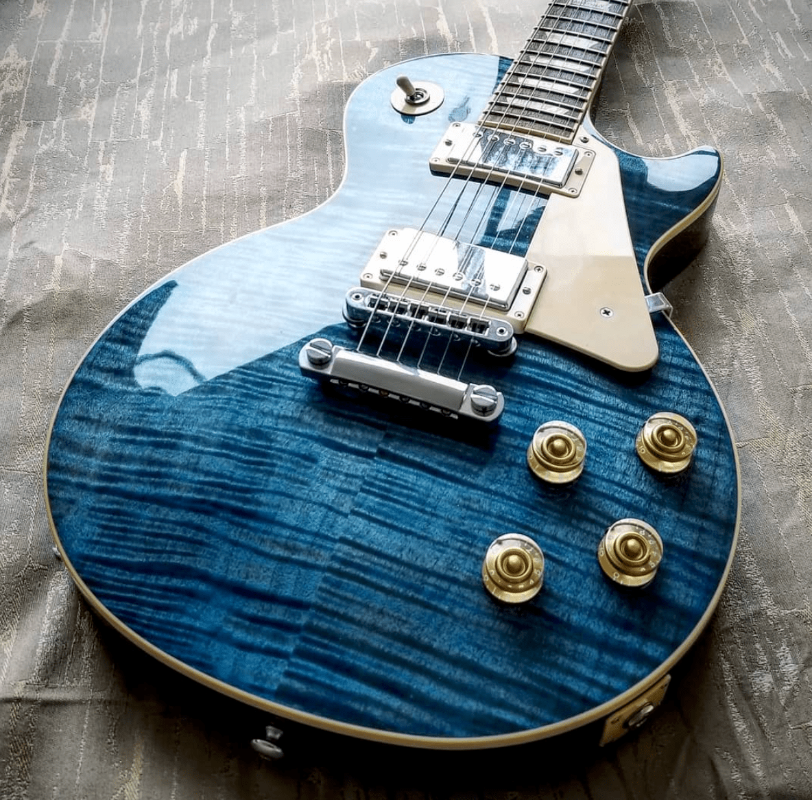 2014 Ocean Blue Gibson Les Paul Traditional. She sounds as good as she