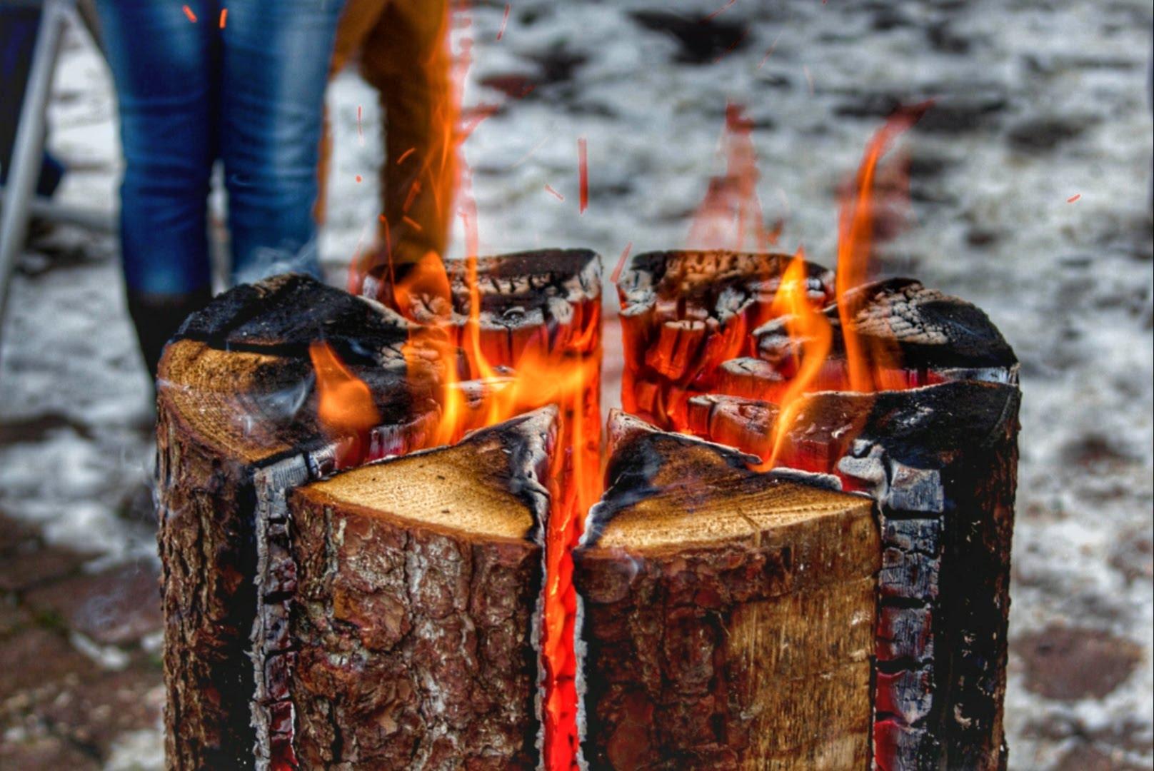 Burning tree trunk at the Christmas market r/pics