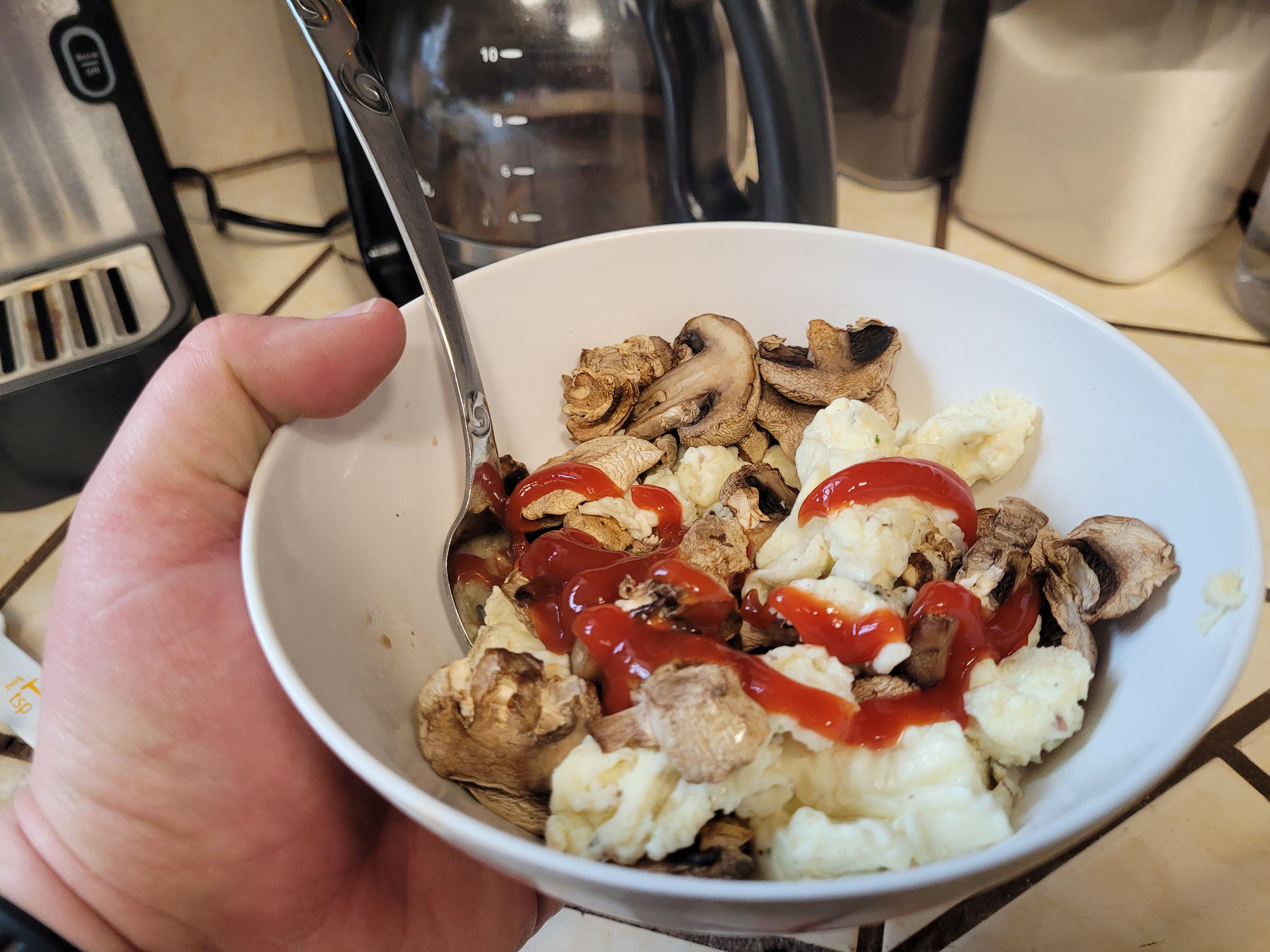 Fried Eggs With Mushrooms 247 calories r/CICO