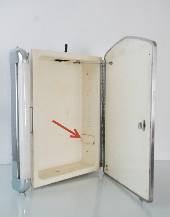 What is this clip looking thing on the inside of my midcentury