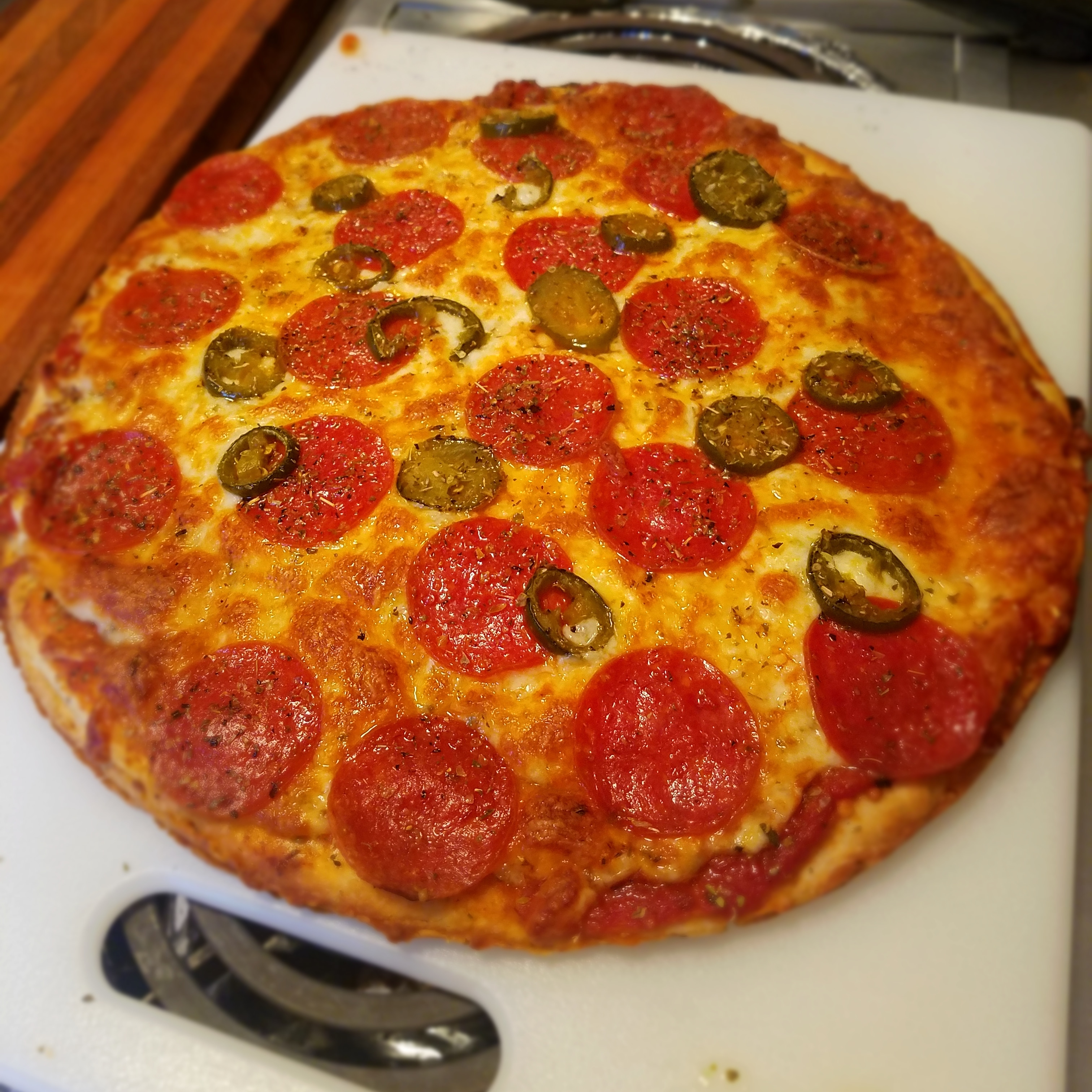 [Homemade] Pepperoni and jalapeno pizza r/food