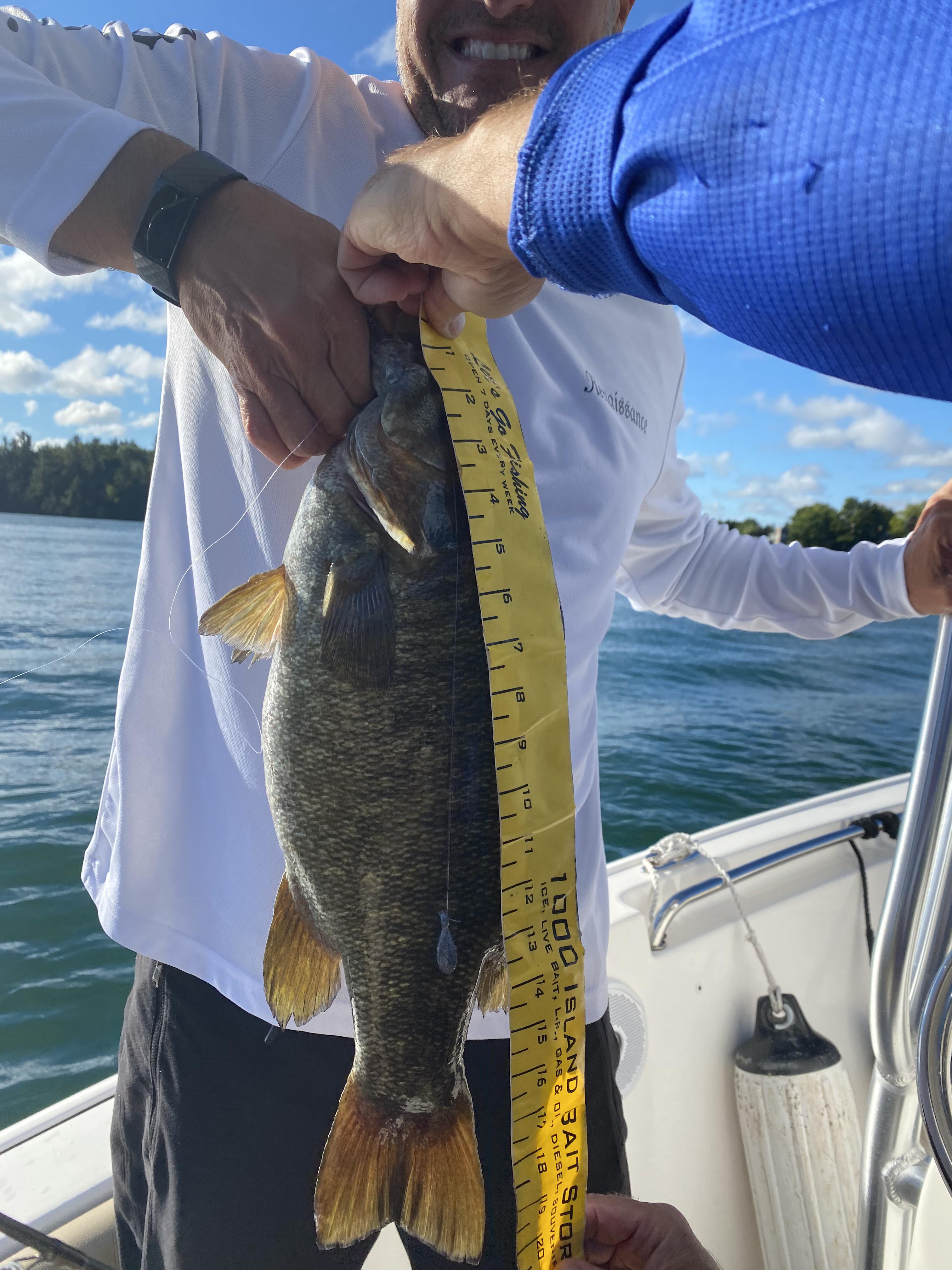 20 inch bass, biggest bass my dads ever caught. r/Fishing
