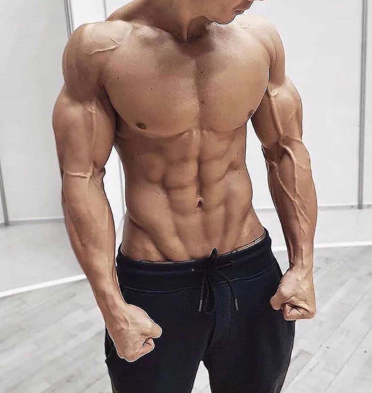 blurred abs and incredibly sharpened arms r/Instagramreality
