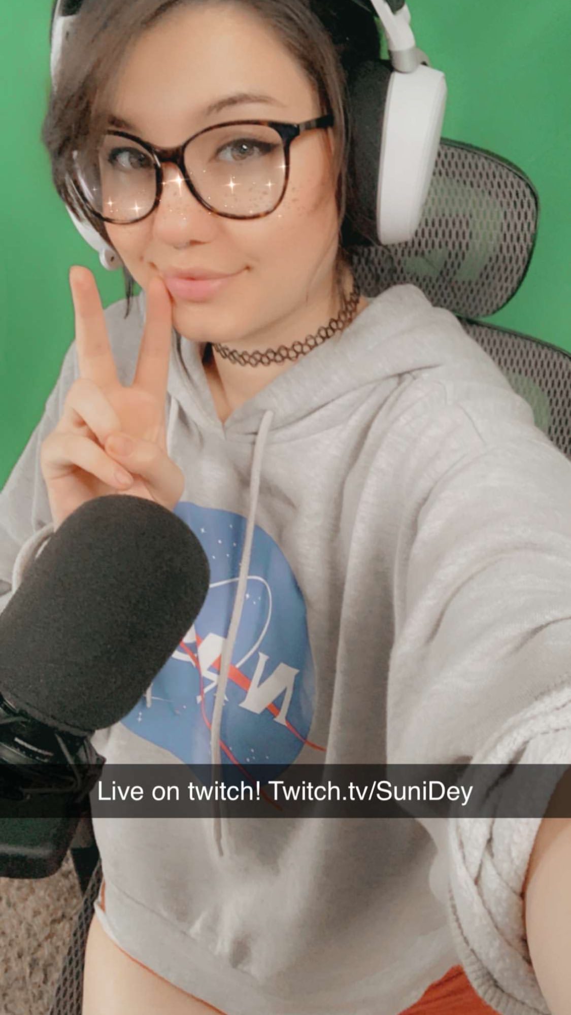 Beautiful face and shorts : SuniDey_