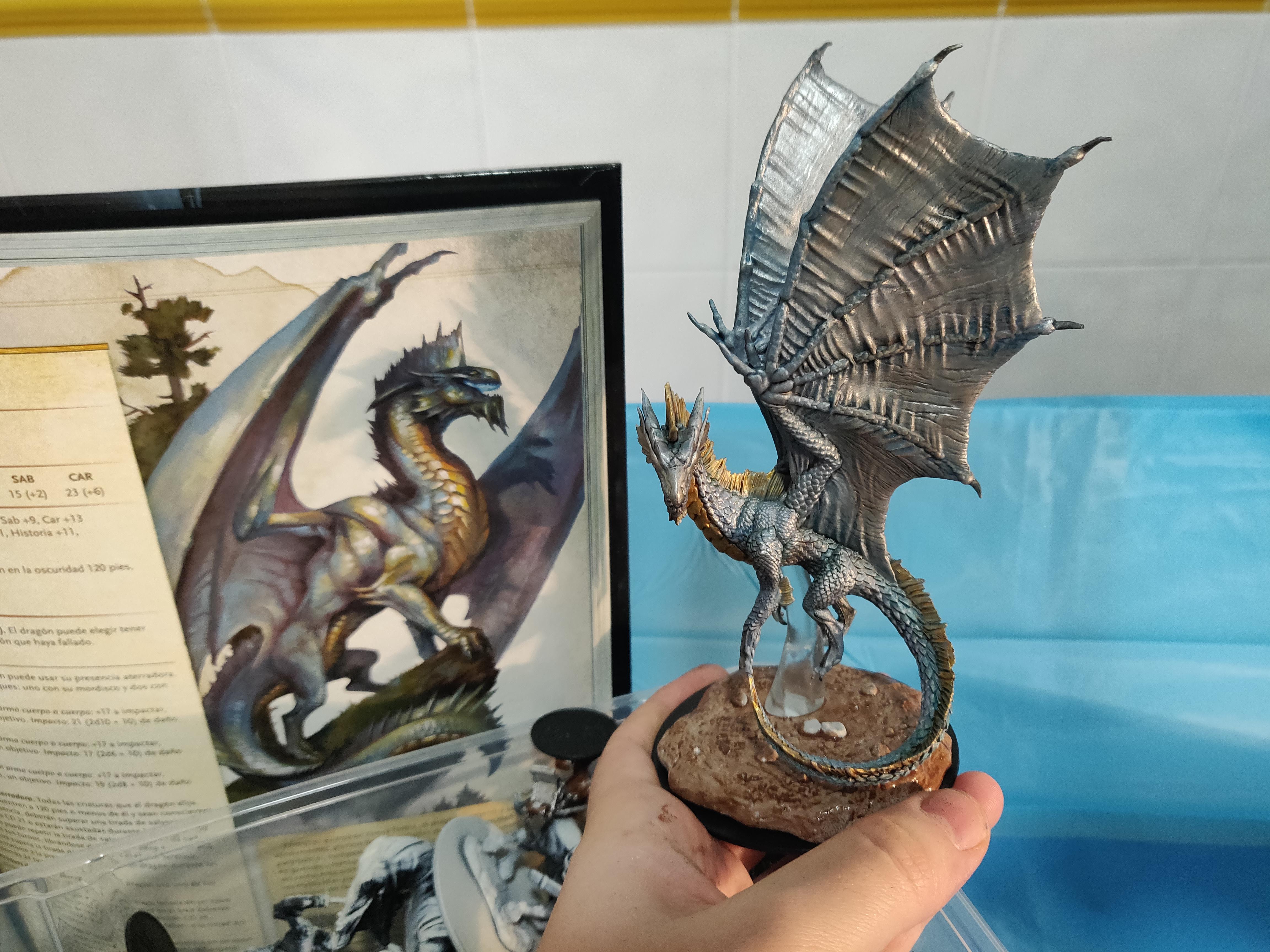 Young Silver Dragon (Wizkids Nolzur's Marvelous Miniatures) r