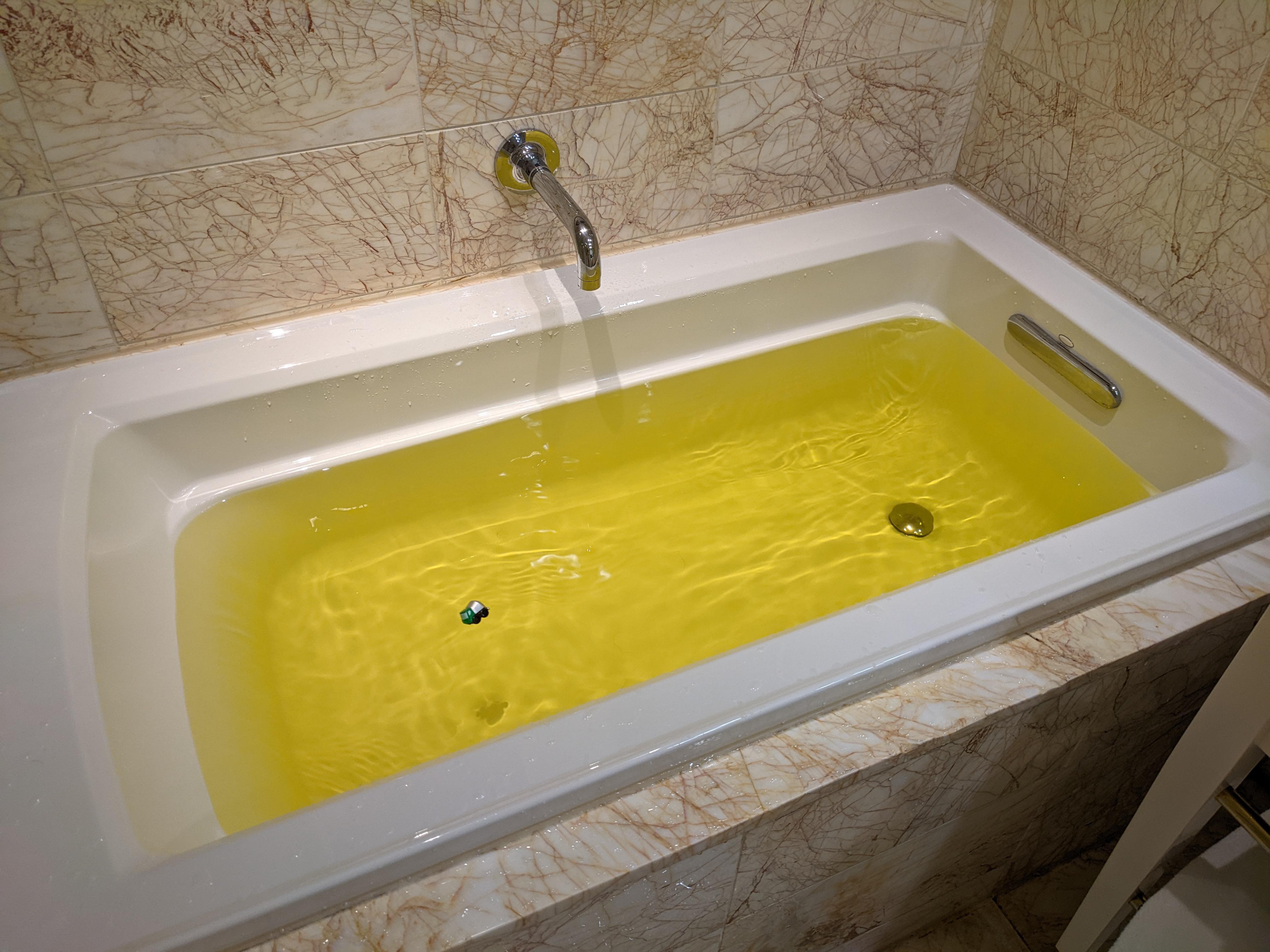 I took a bath with orange bath bomb yesterday r/notinteresting