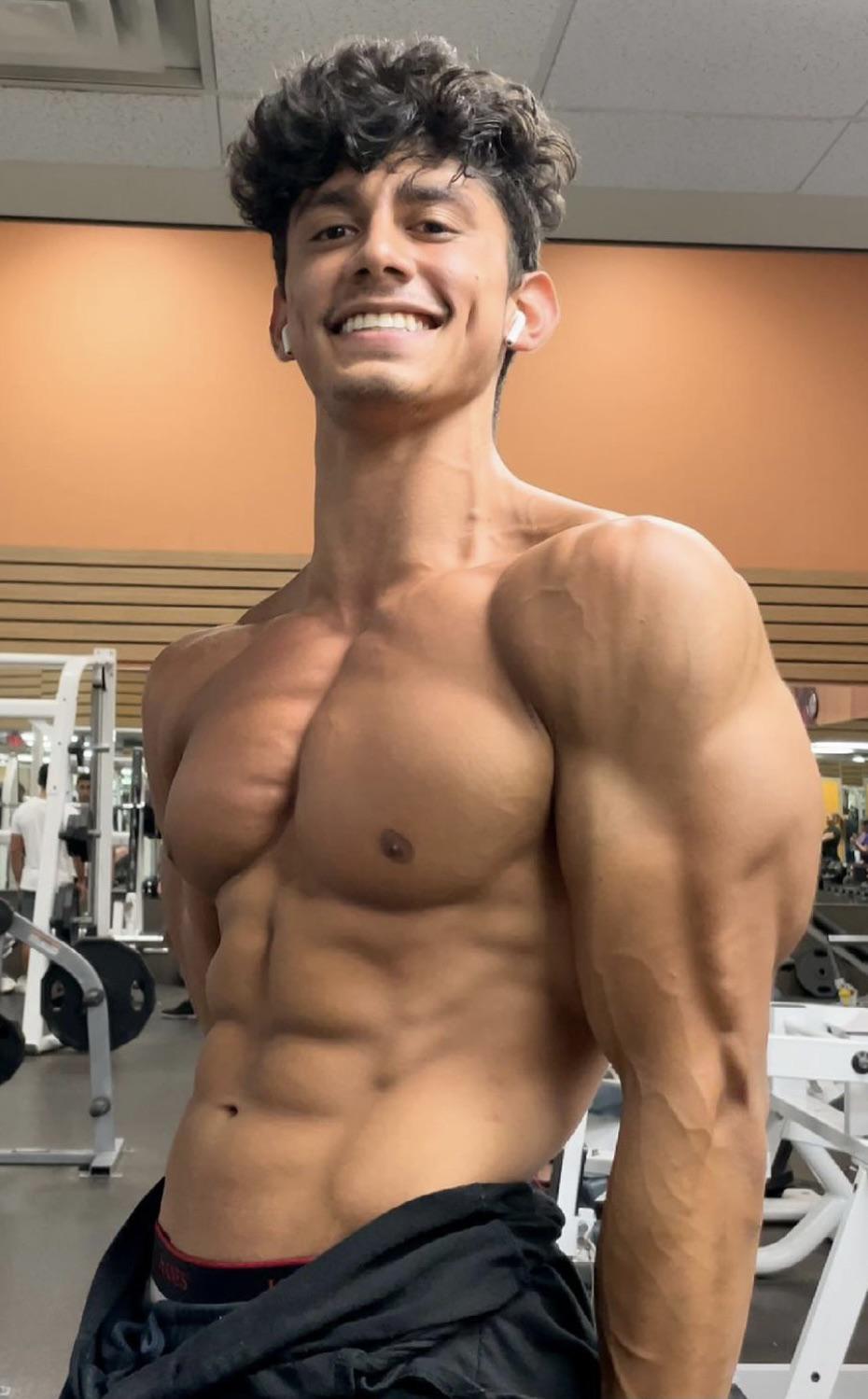 @josue.fit : BigAndMuscular