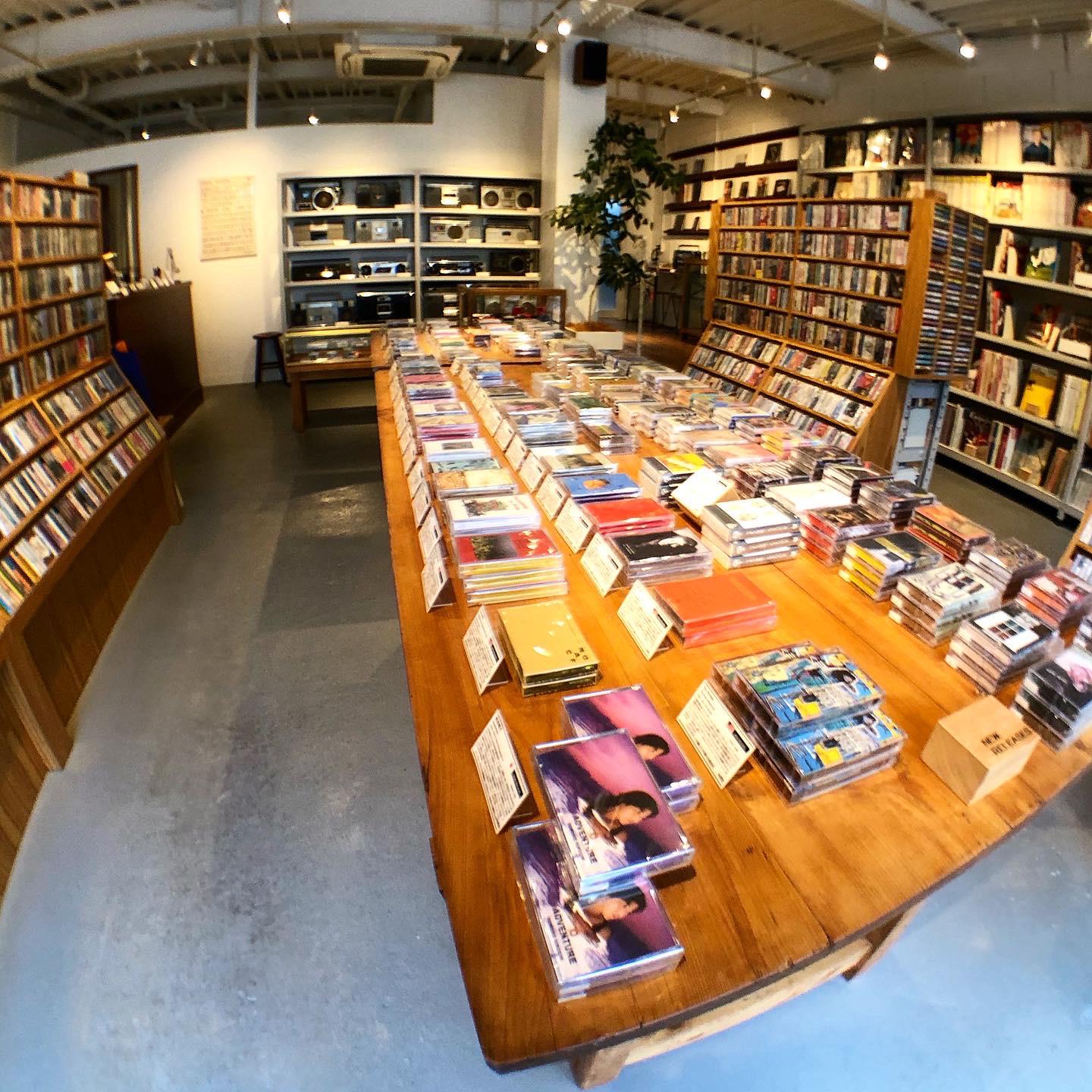 Im here at — WALTZ, Cassette, Boombox and walkman dream store