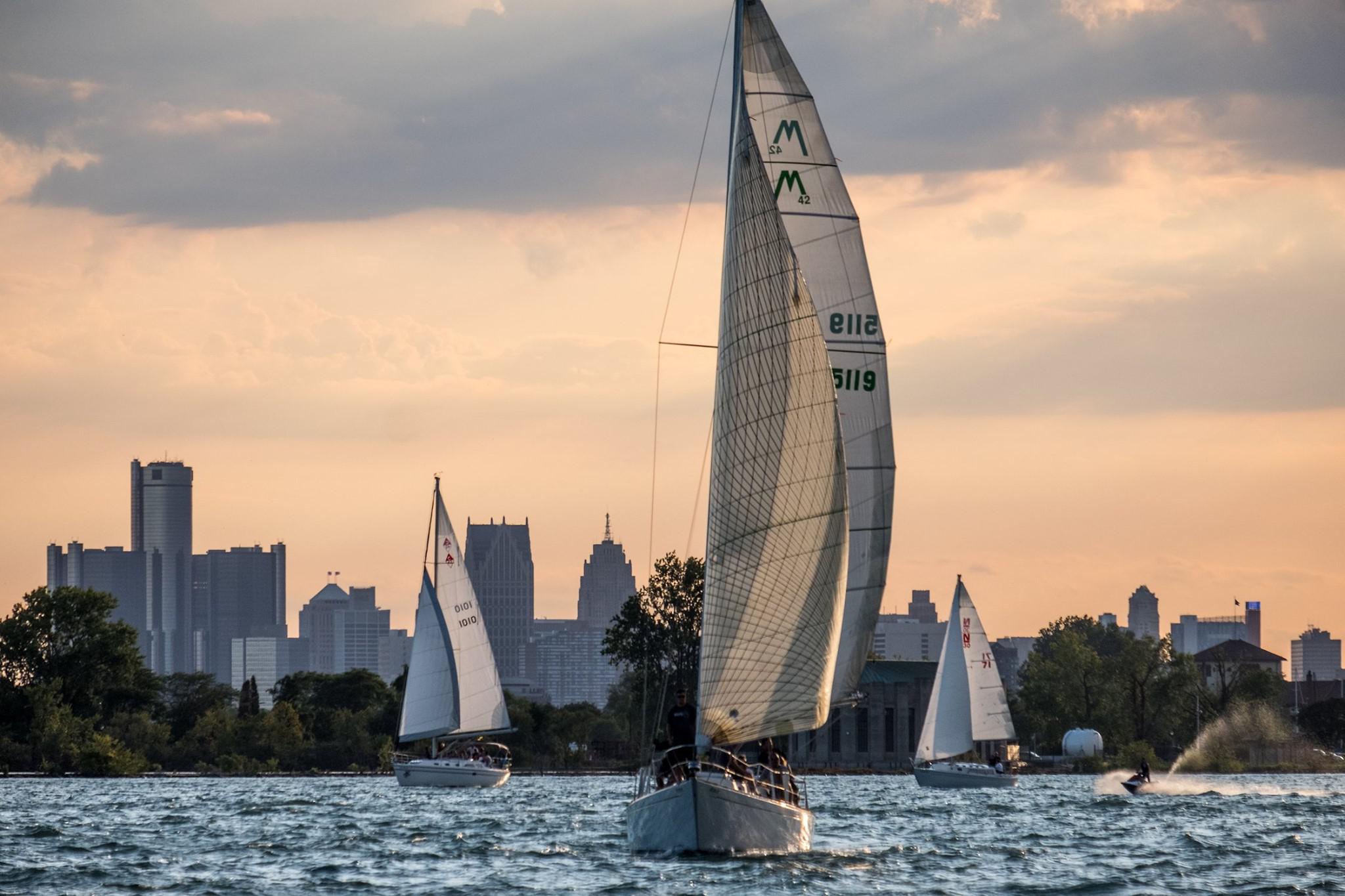 OC Sailboats on the Detroit River with skyline in background. r/Detroit
