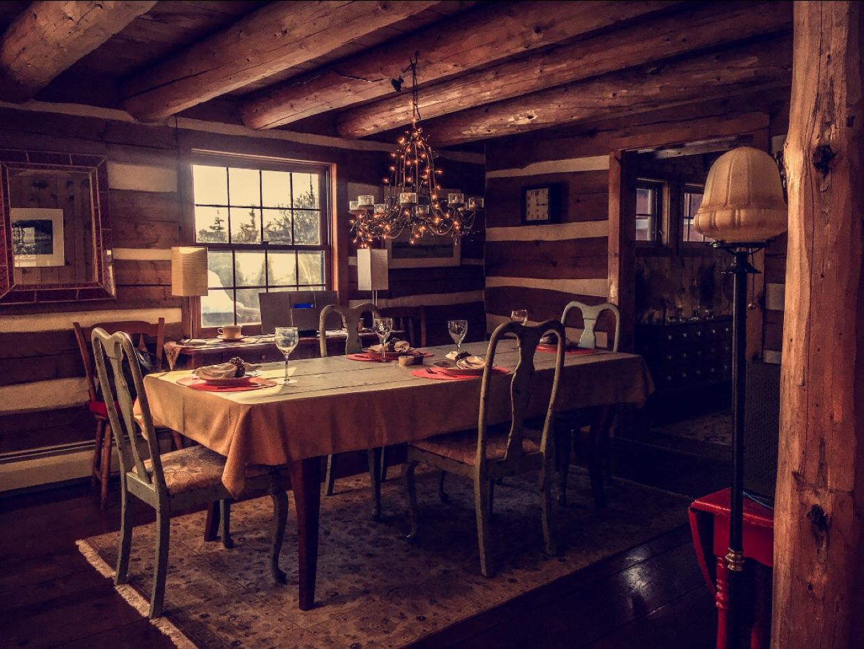 My dining room table in Vermont. r/CozyPlaces