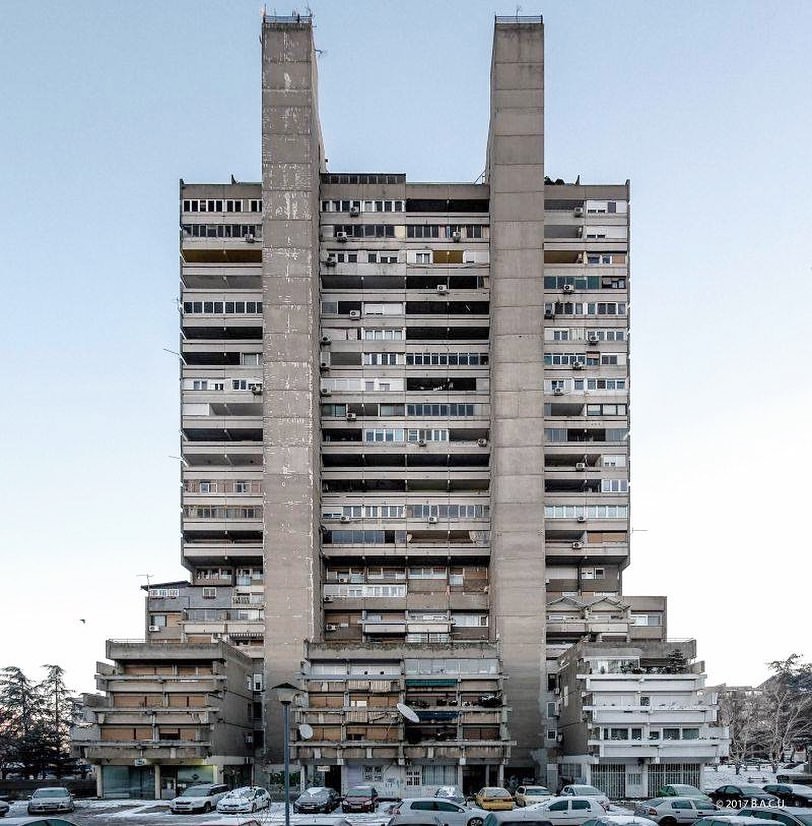 Apartment building in Belgrade, Serbia r/UrbanHell