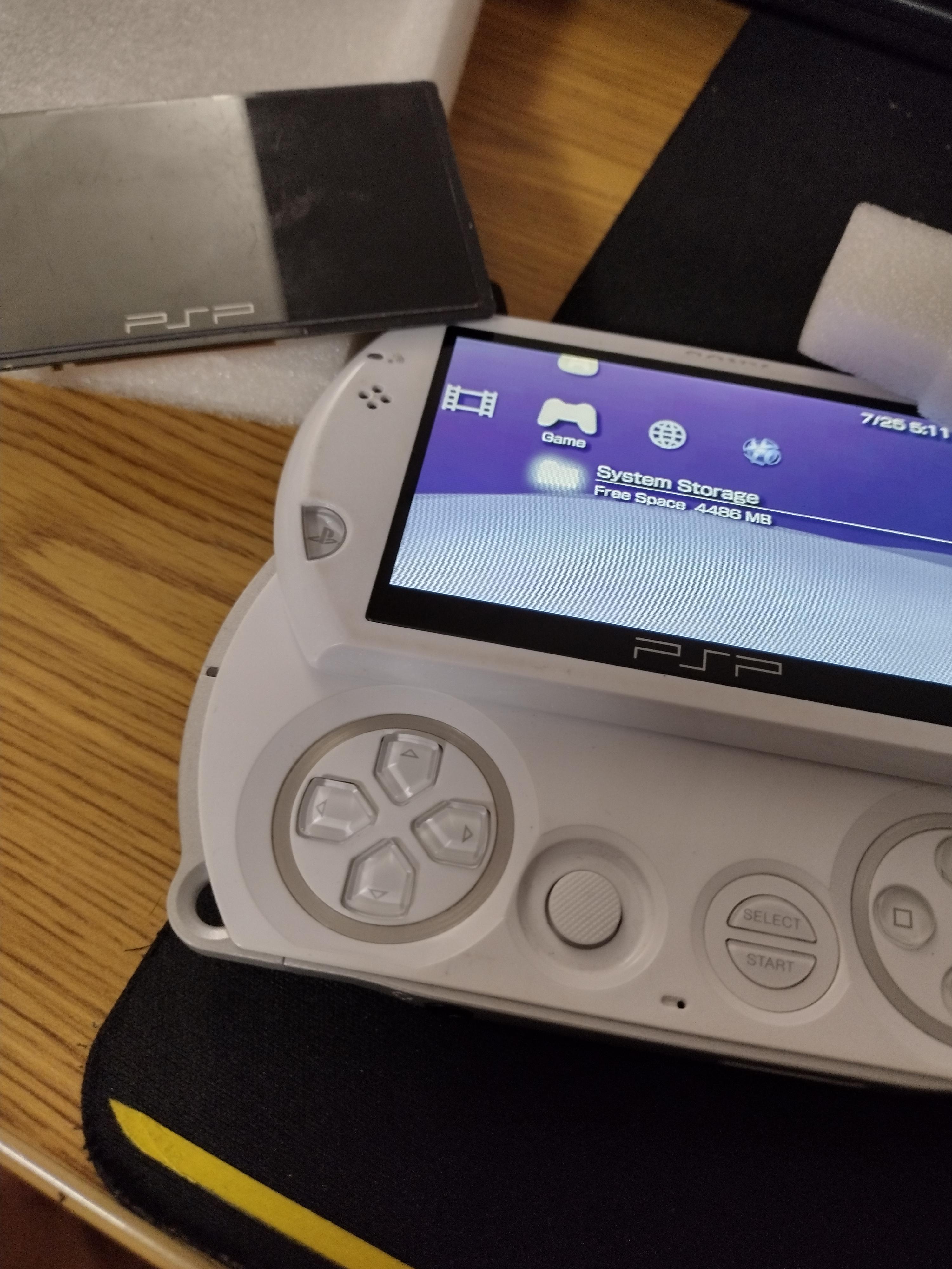 PSPgo Screen Replacement (original screen had a leak) r/PSP