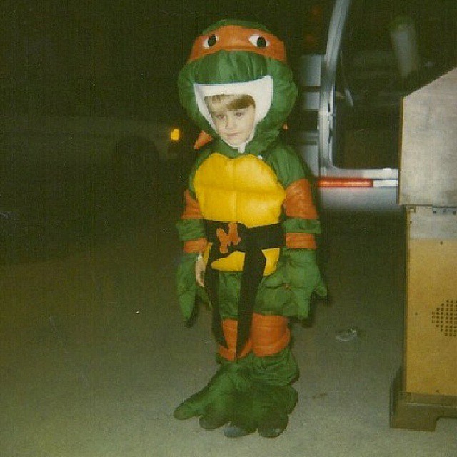 How my homemade ninja turtles costume looked in the 90s r/OldSchoolCool