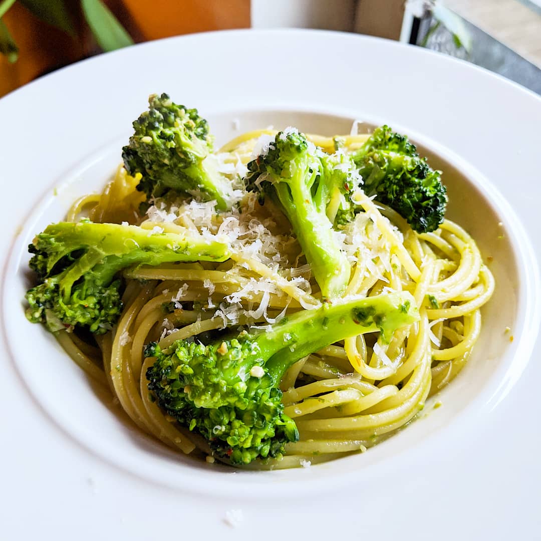 [Homemade] Wild garlic pesto pasta with broccoli and parmesan r/food