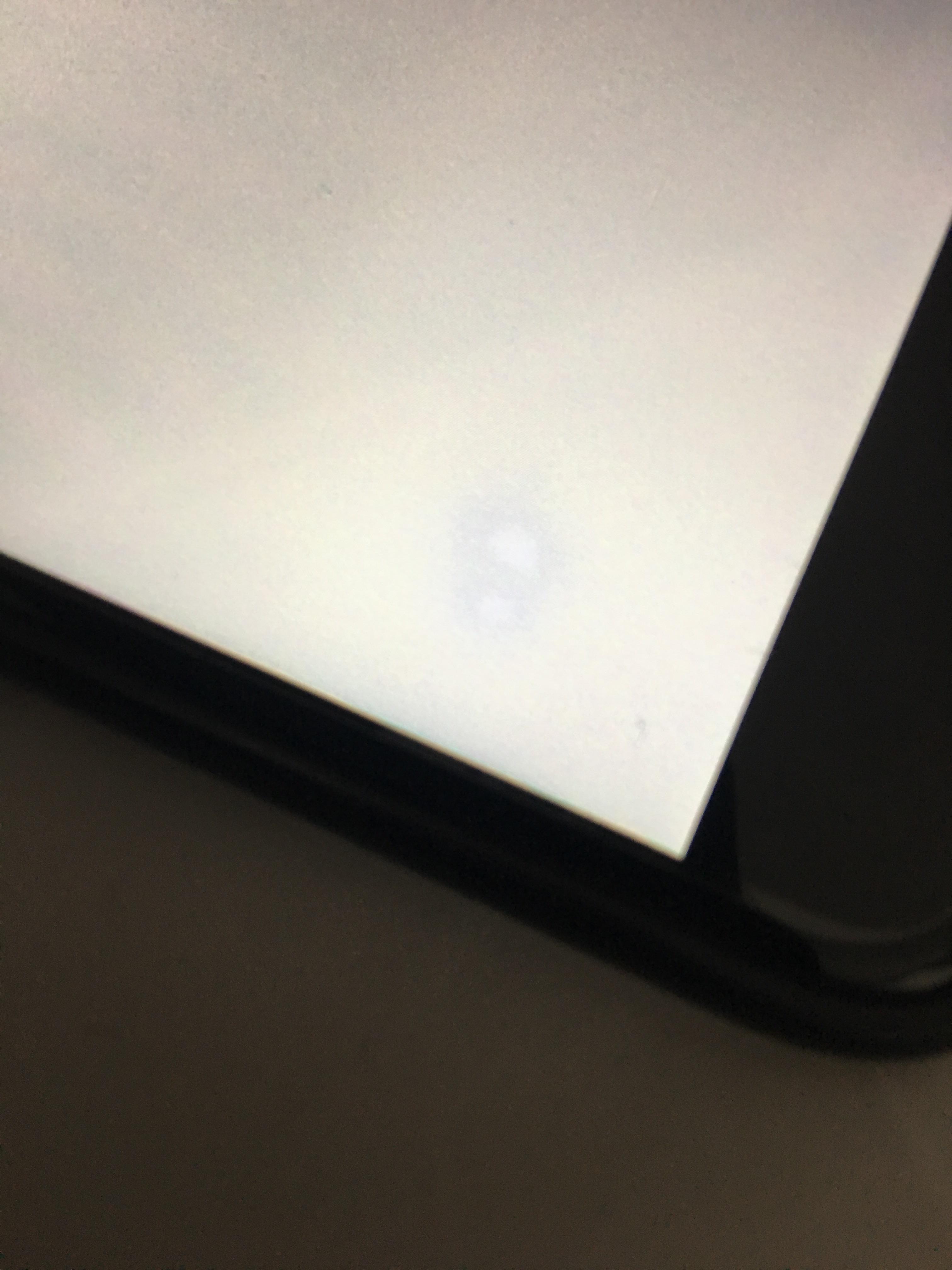 iPhone 6s getting blue dots on the screen. More info in comments r/iphone