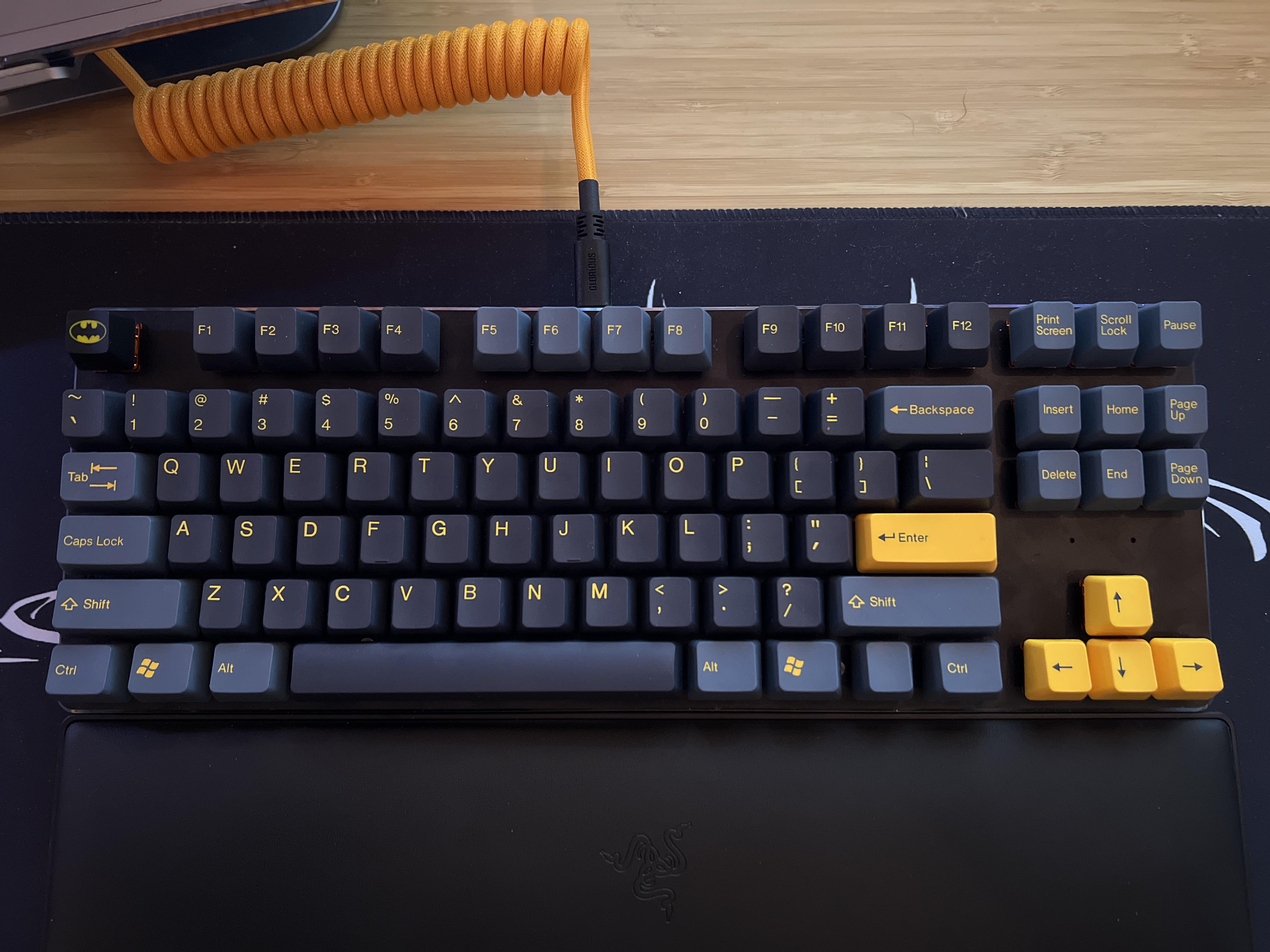 C3 Tangerines (62g) w/ Dark Night (Tai Hao) Keycaps Tangerine ruins