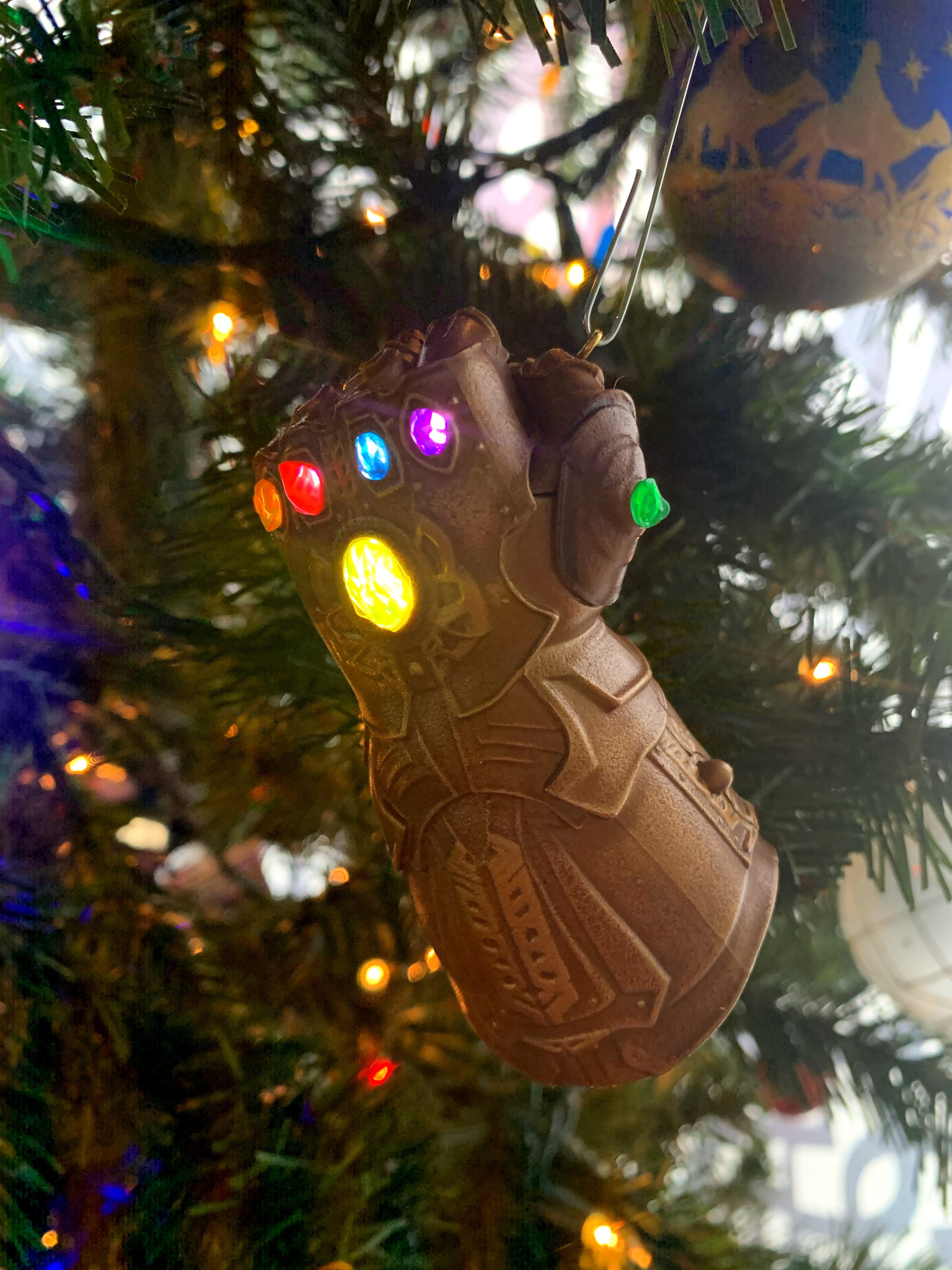 Got a nice Infinity Gauntlet ornament for the tree 🎄 r/marvelstudios