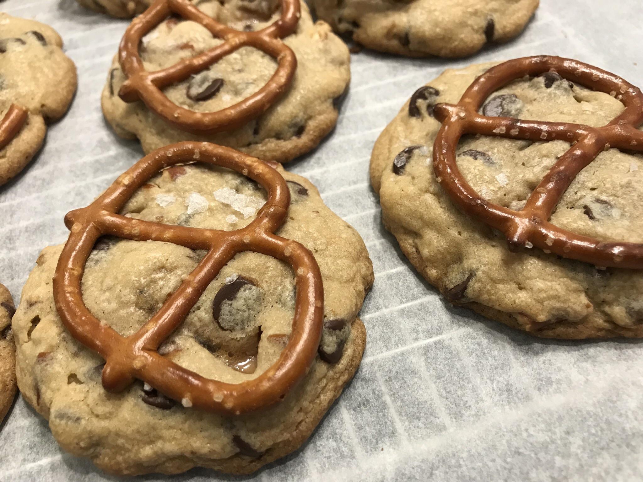 [homemade] Sea salt pretzel chocolate chip cookies r/food
