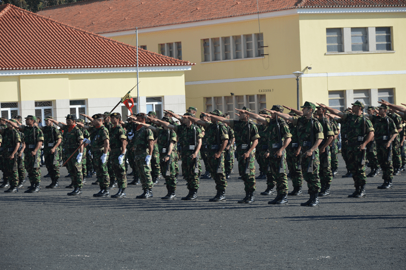 Portuguese army pledging alligiance to the flag (800x532) r/MilitaryPorn