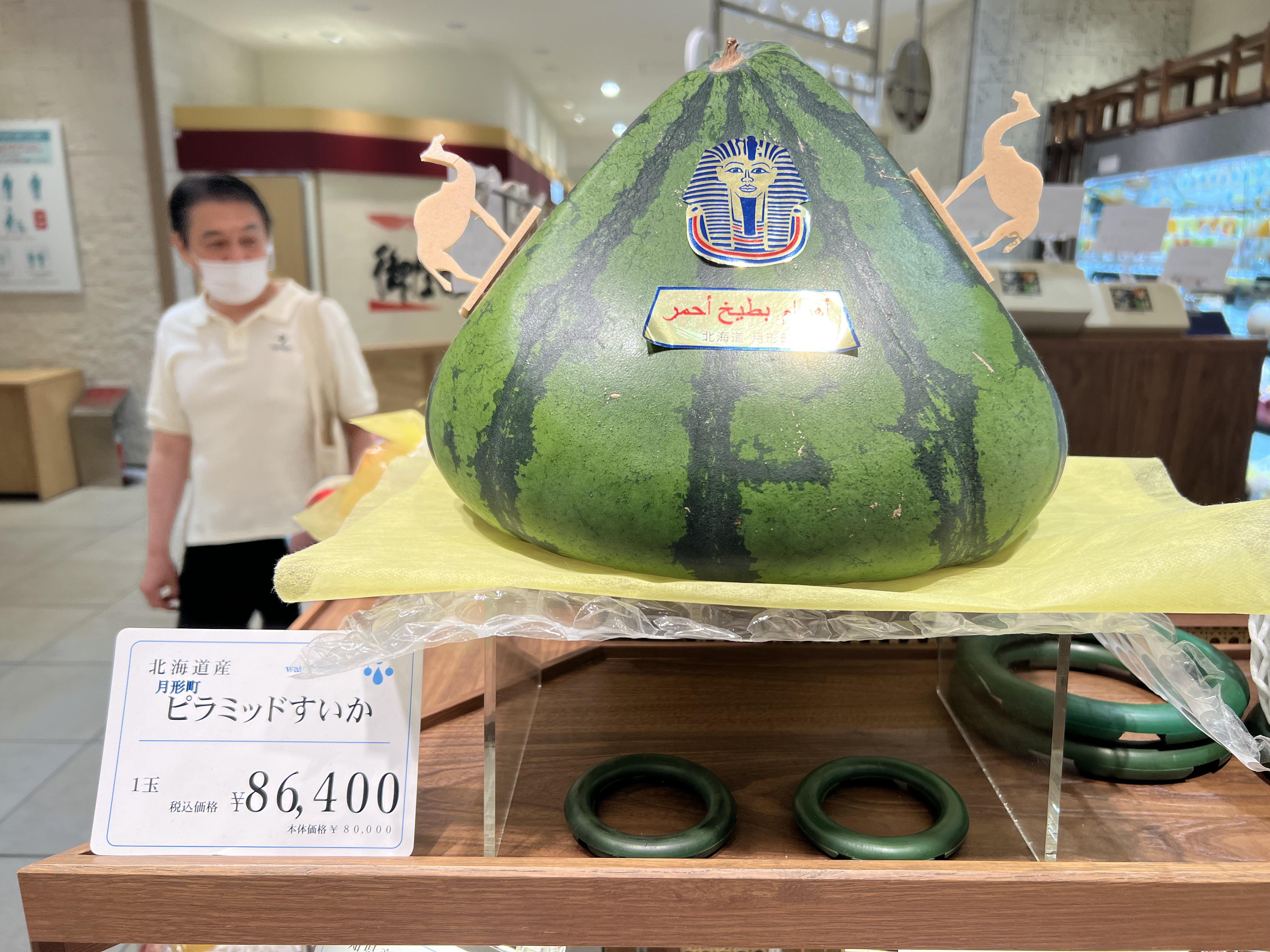600 pyramid shaped watermelon in Japan r/interestingasfuck