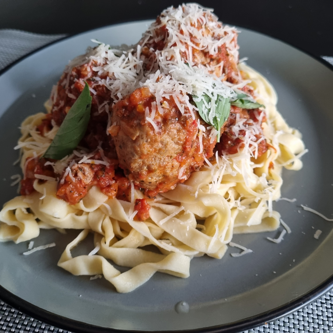 [homemade] Fresh pasta and meatballs r/food