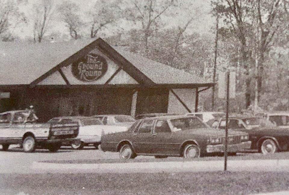 The Ground Round, Hooper Avenue, Toms River. Circa 1980s. r/newjersey