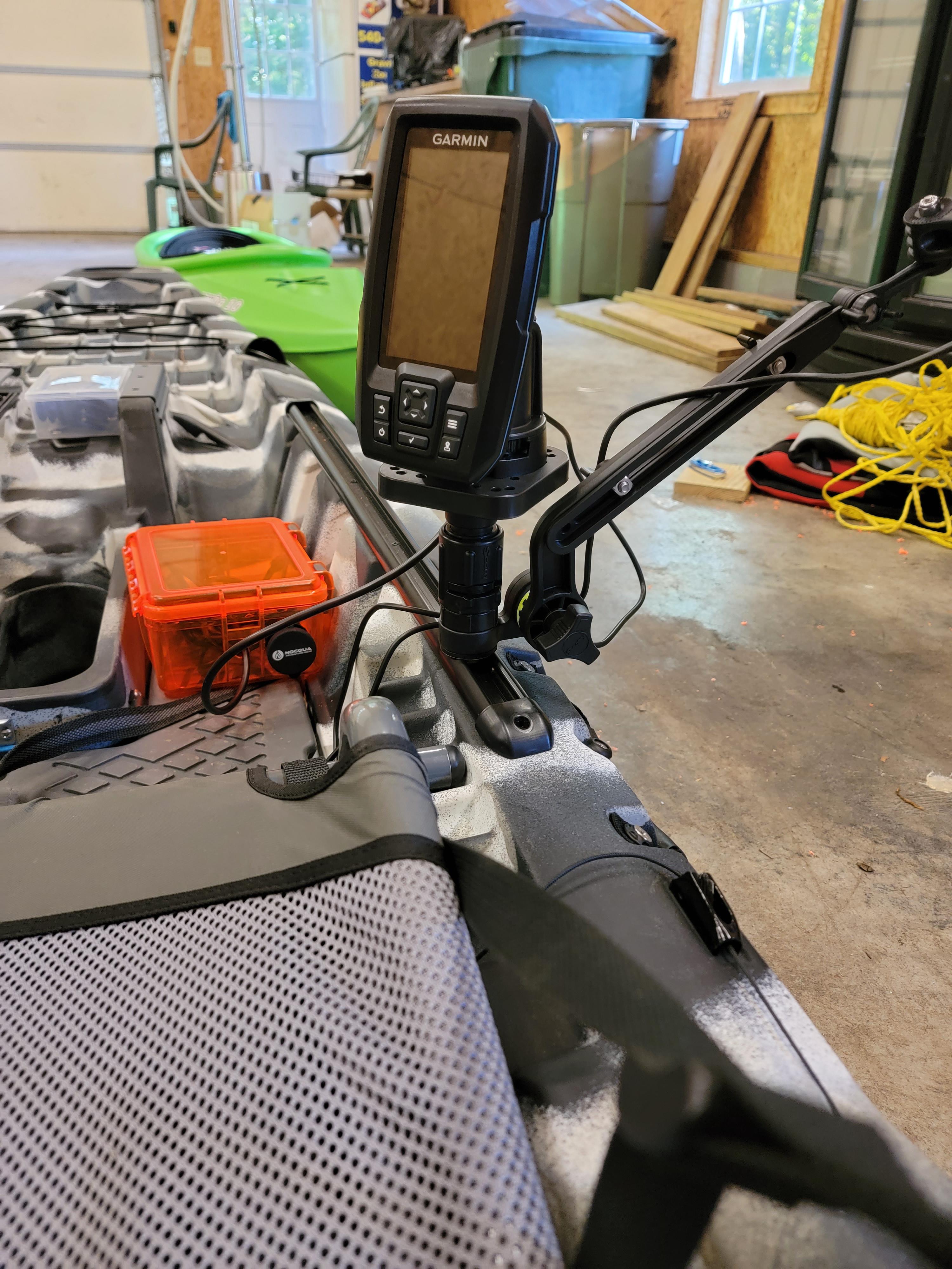 Fish finder mounted! Garmin Striker 4 vivid, runs on noqcua 10ah