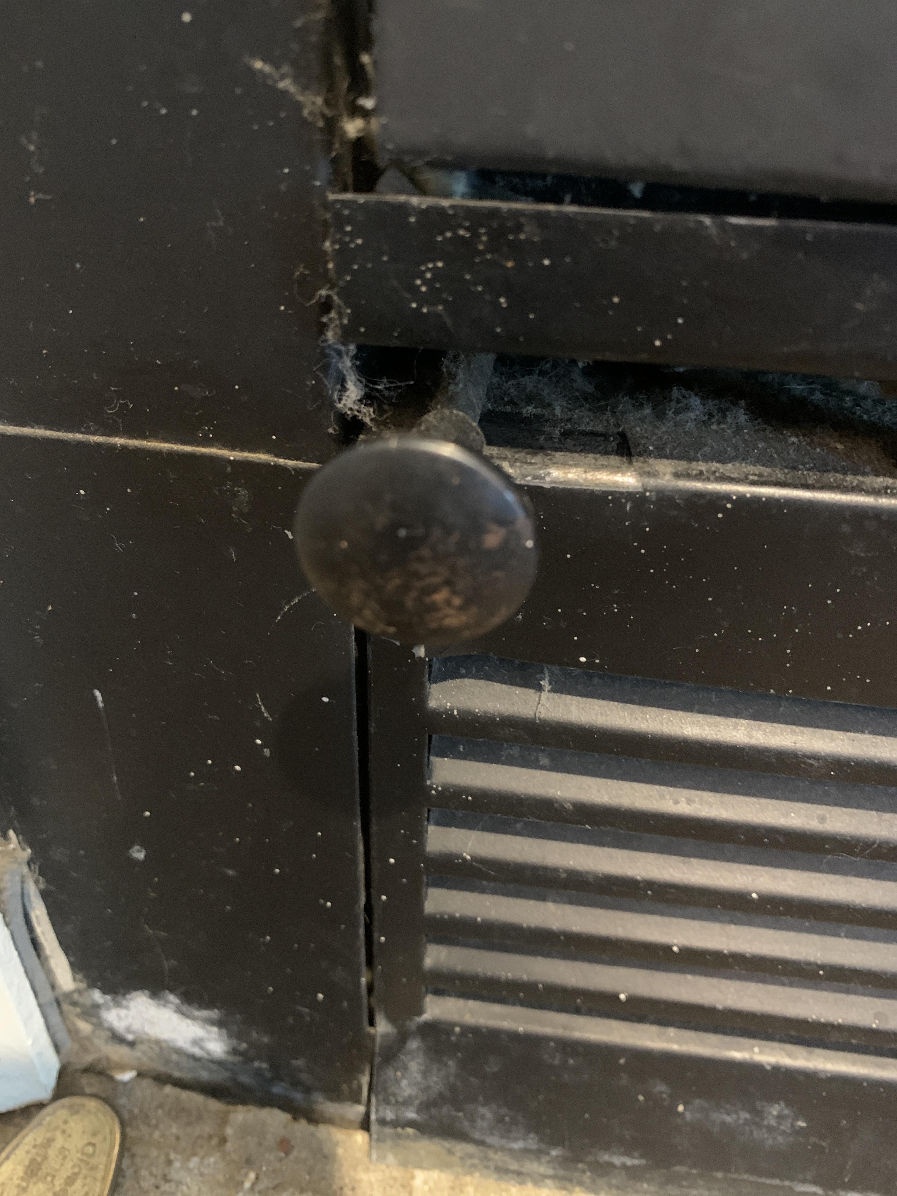 What is this knob and which direction is it supposed to be in when fire