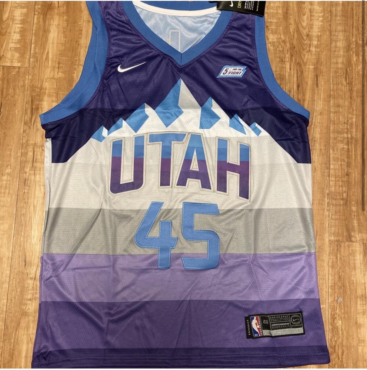 Post pictures of your best fake jerseys below in the chat, I wanna see what bootlegs y’all rock