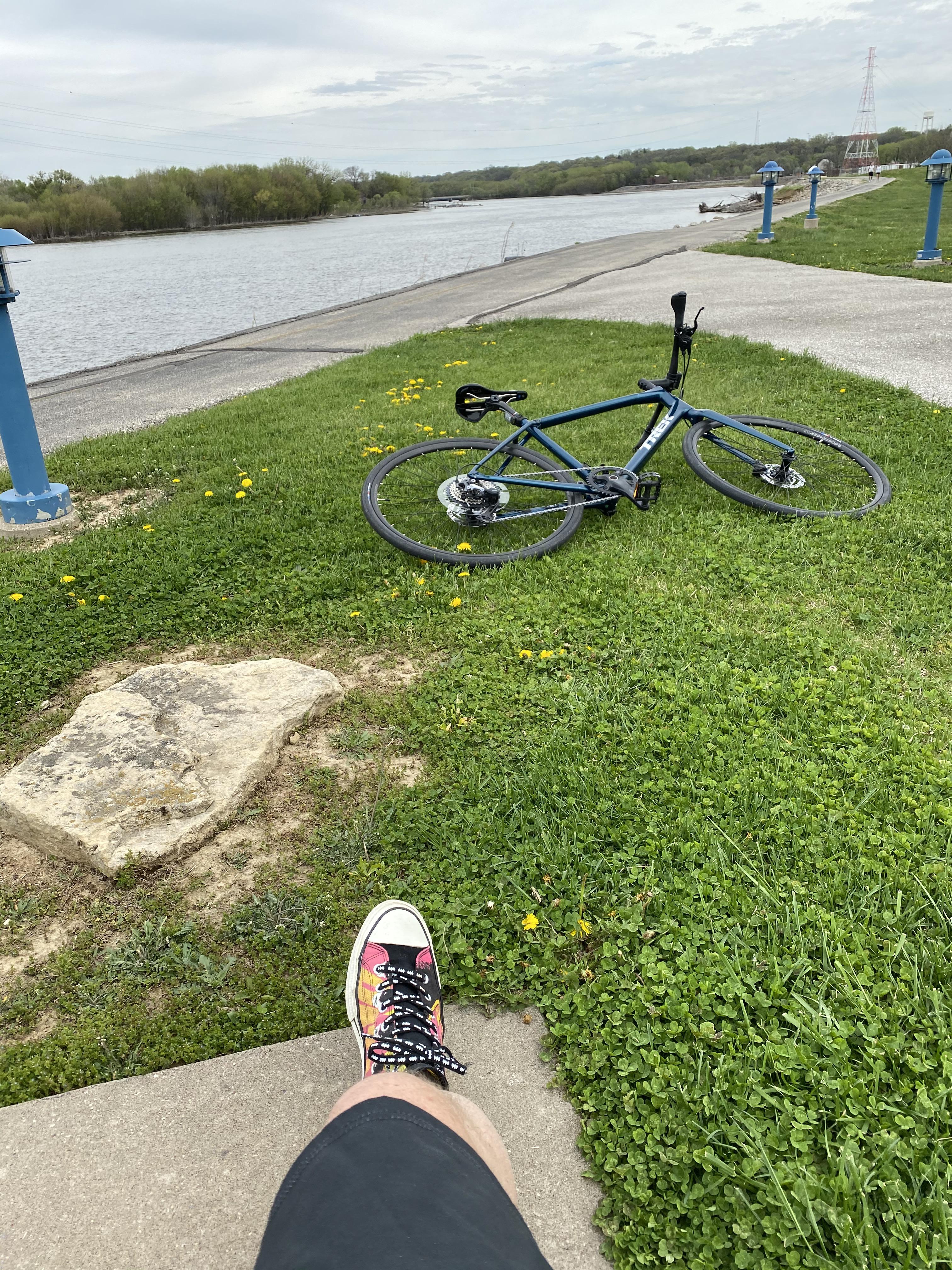 Just out for a ride along the river with my new trek fx 4 r/TrekBikes