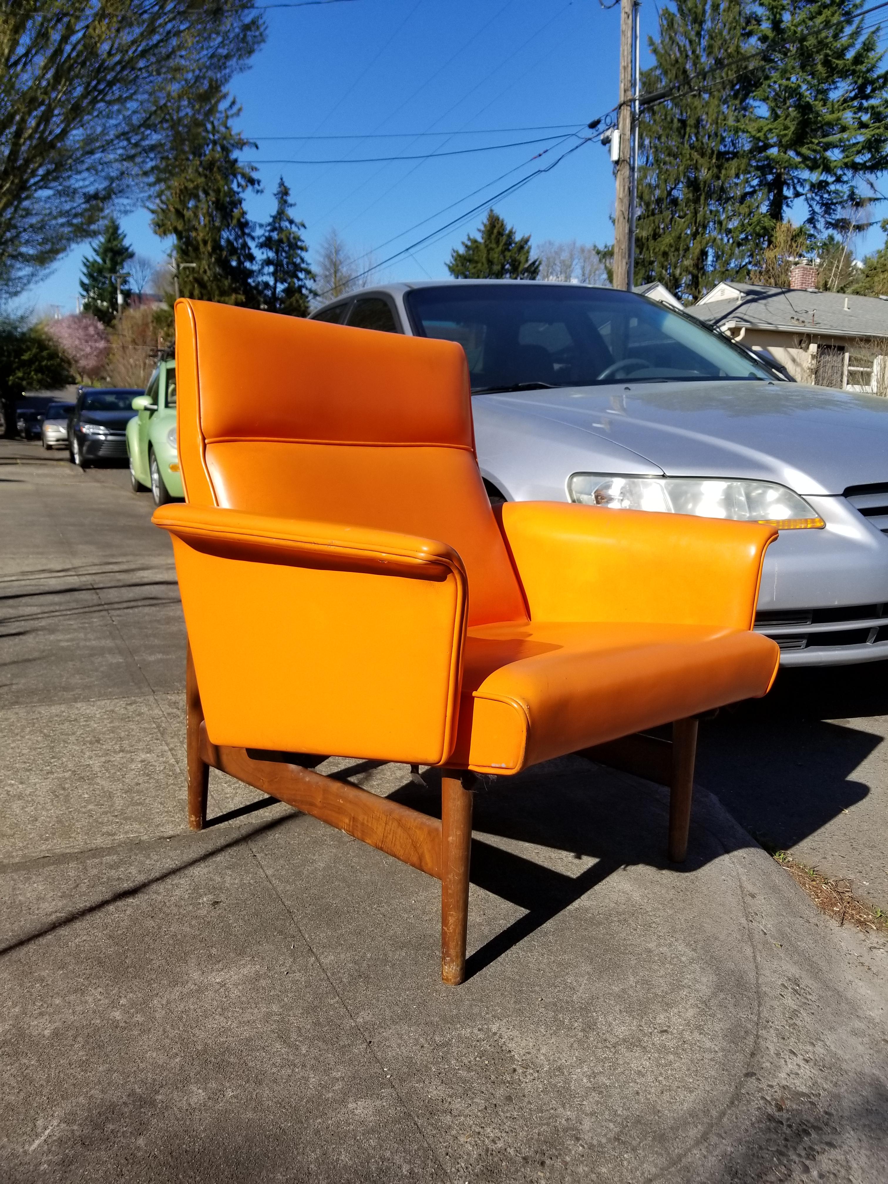 Got This MCM Chair for 40 at a Yard Sale Today r/ThriftStoreHauls