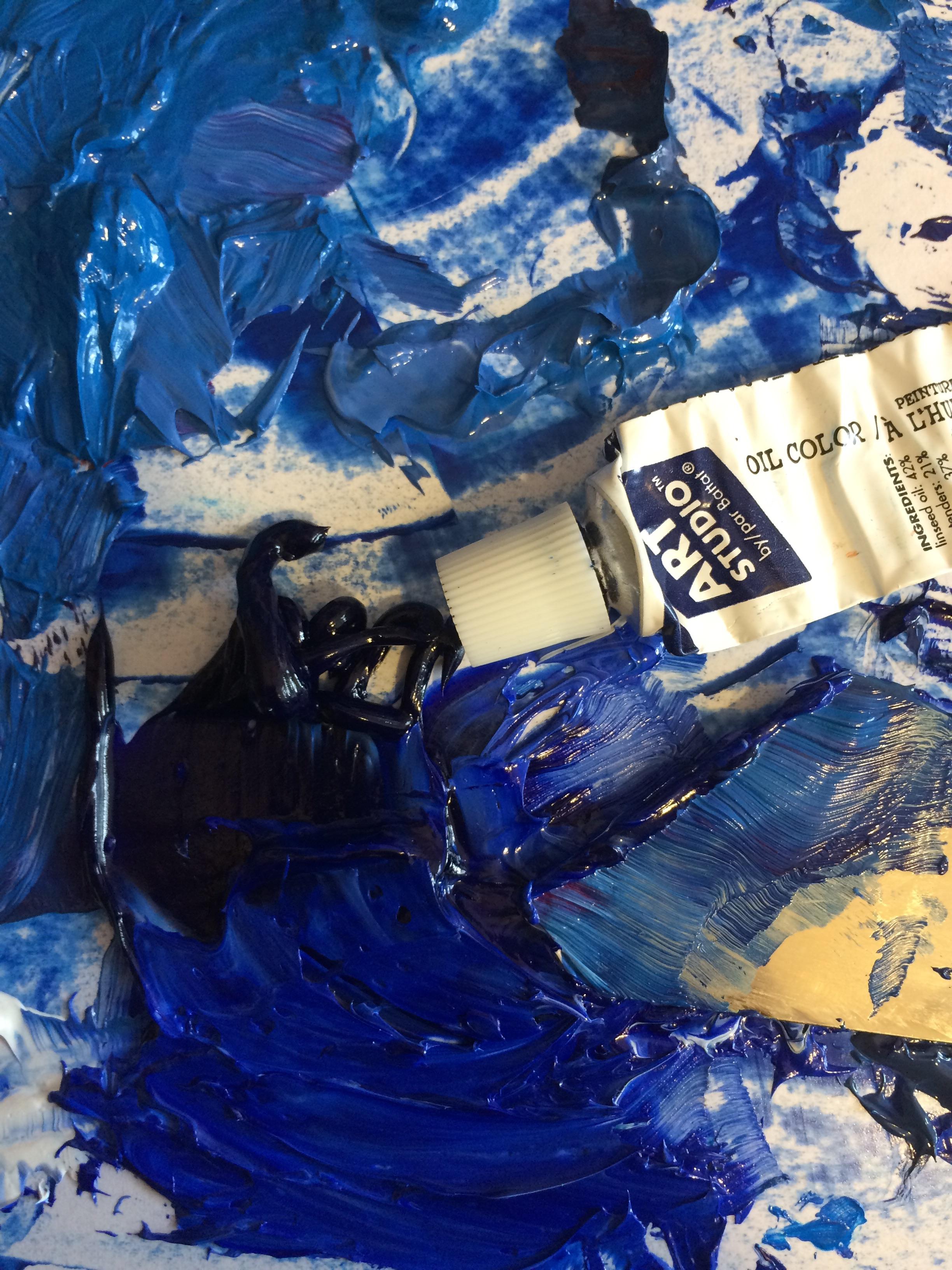 Does anyone know the colour name for the dark blue oil paint or a very