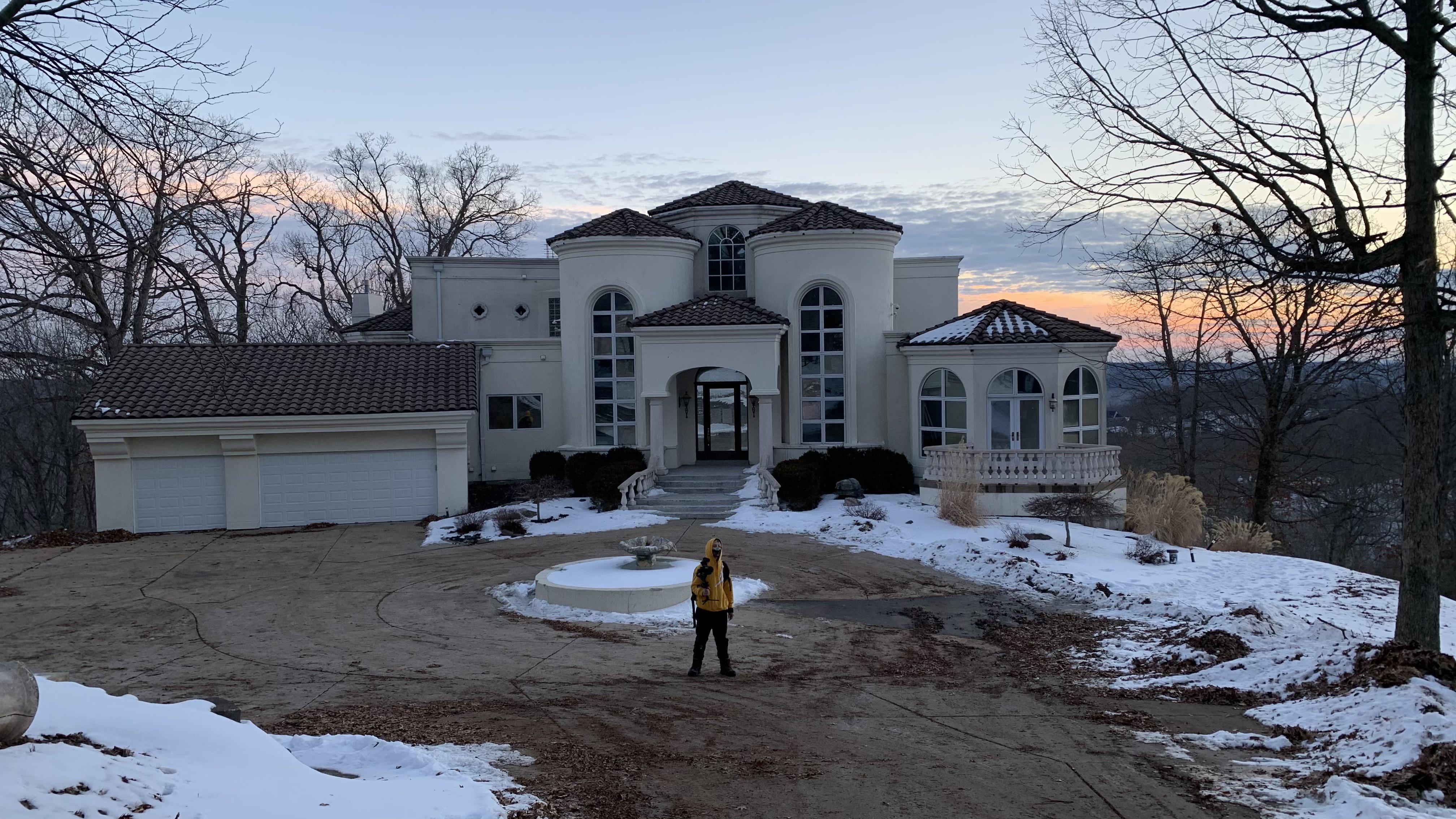 Nelly’s abandoned mansion from 2002 r/McMansionHell