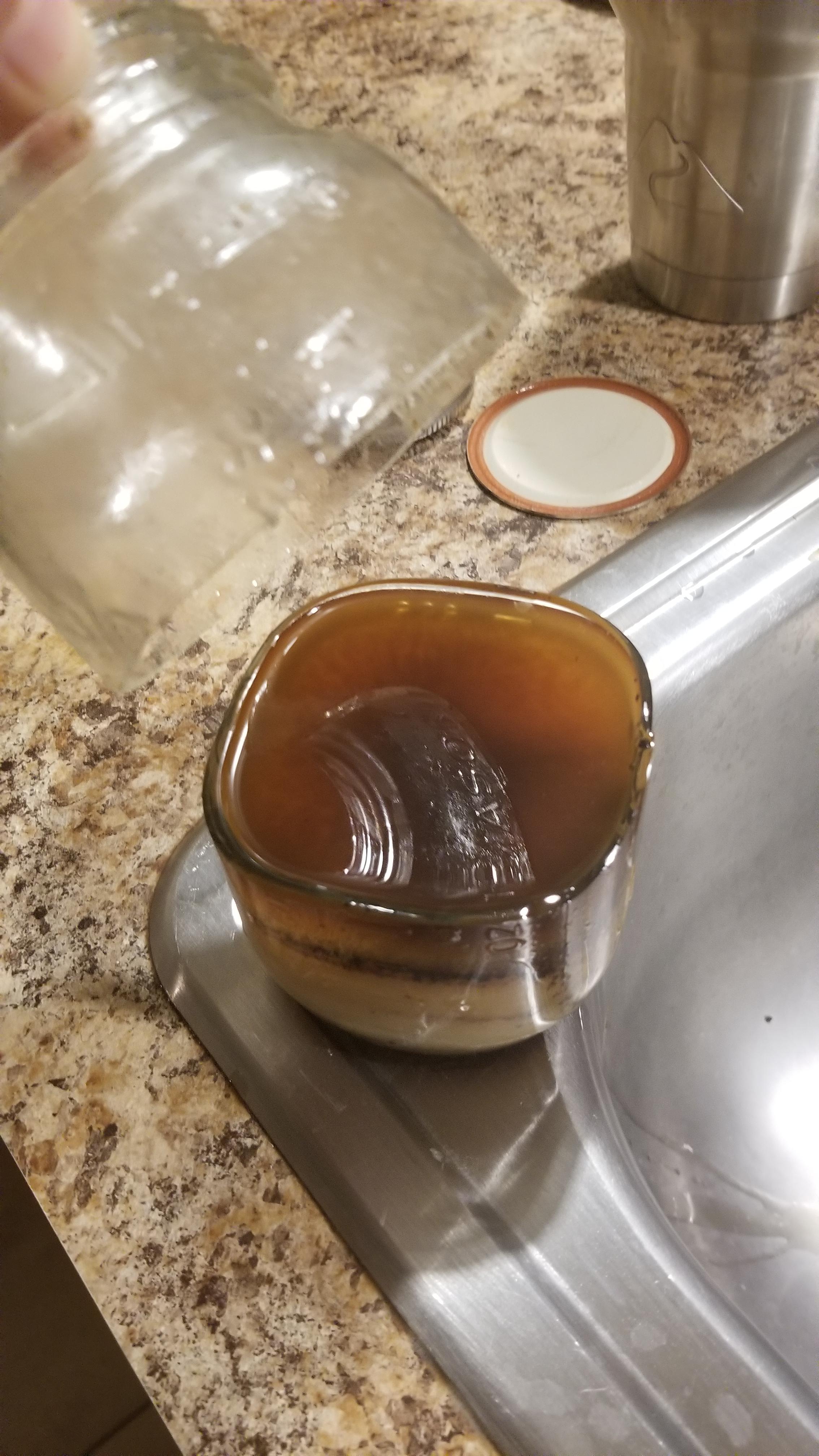The way my jar broke when I poured hot grease in it. r/oddlysatisfying