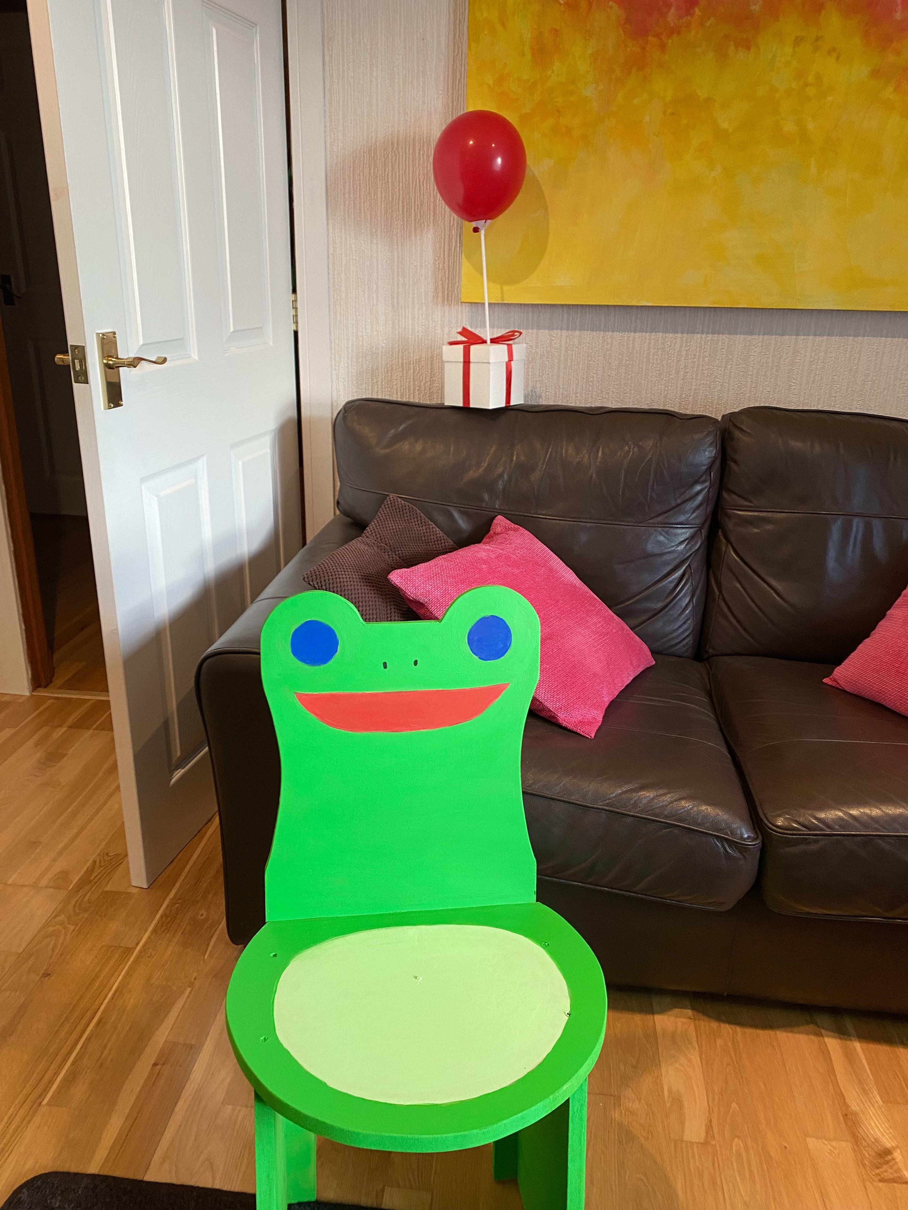 It’s not perfect but I used my diy bench and crafted myself a real life froggy chair! r