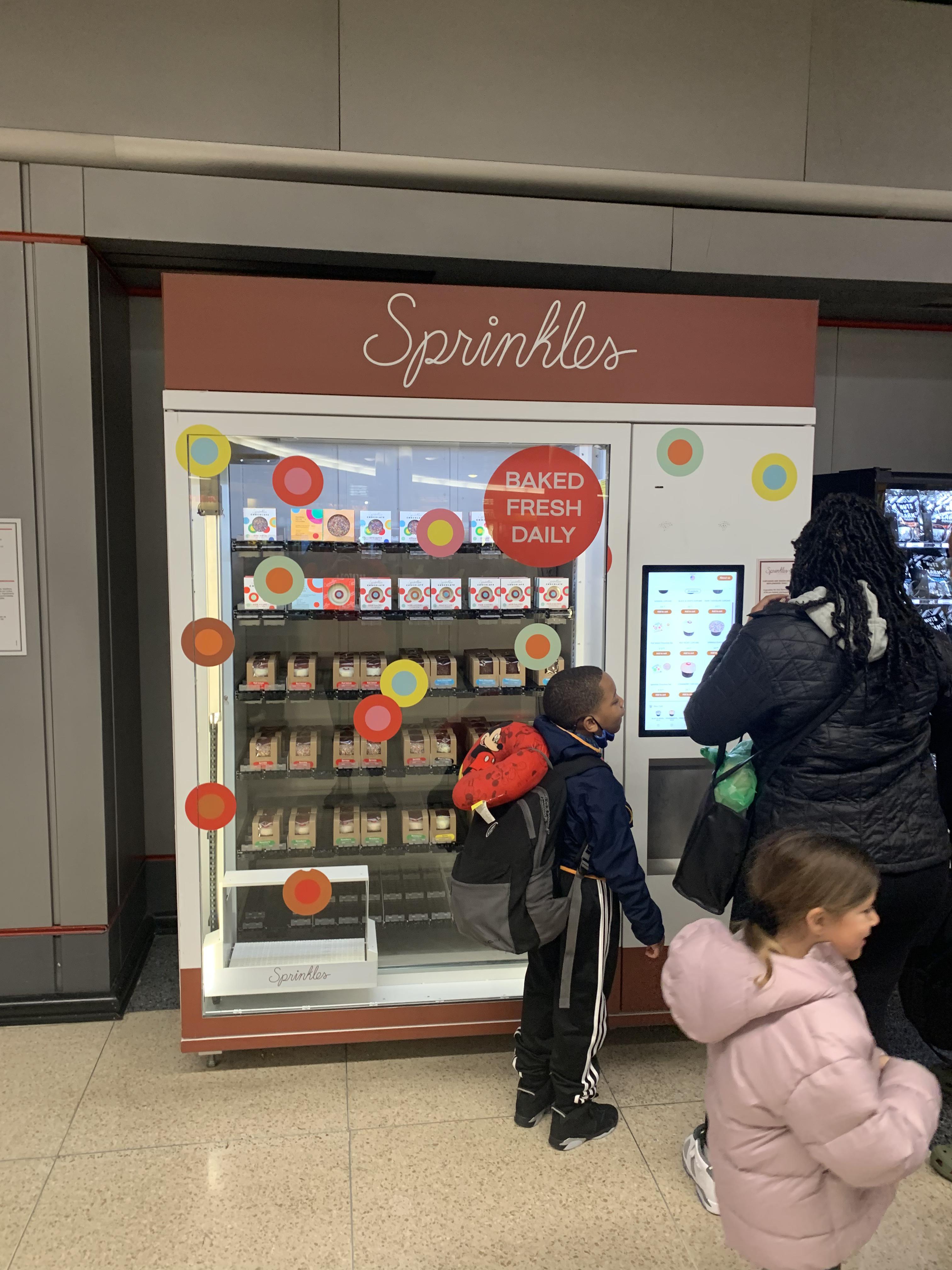 Cupcake vending machine O’Hare r/ofcoursethatsathing