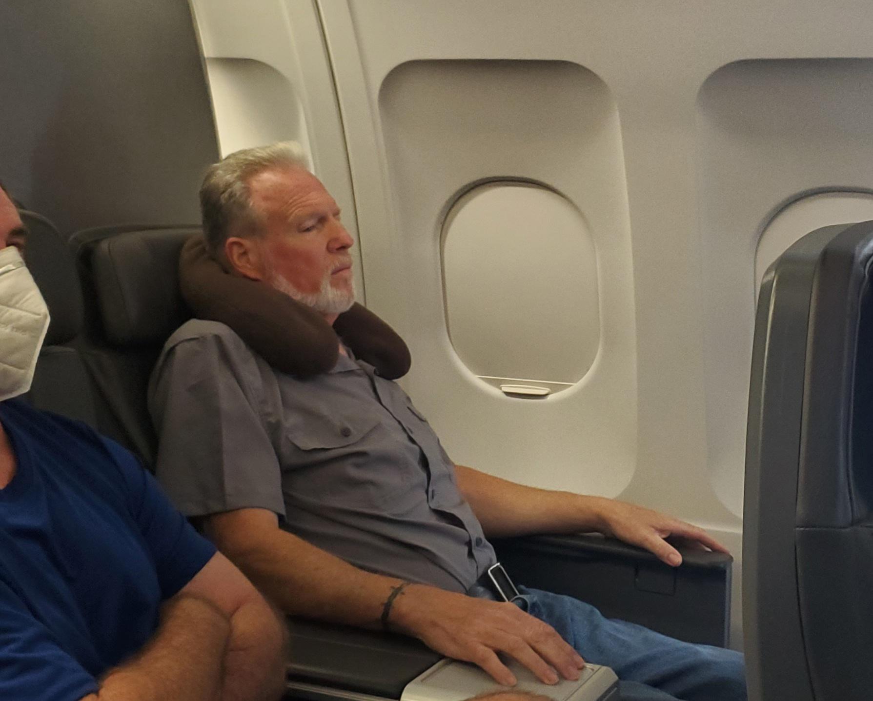 American Airlines not enforcing their own mask rules in the middle of a