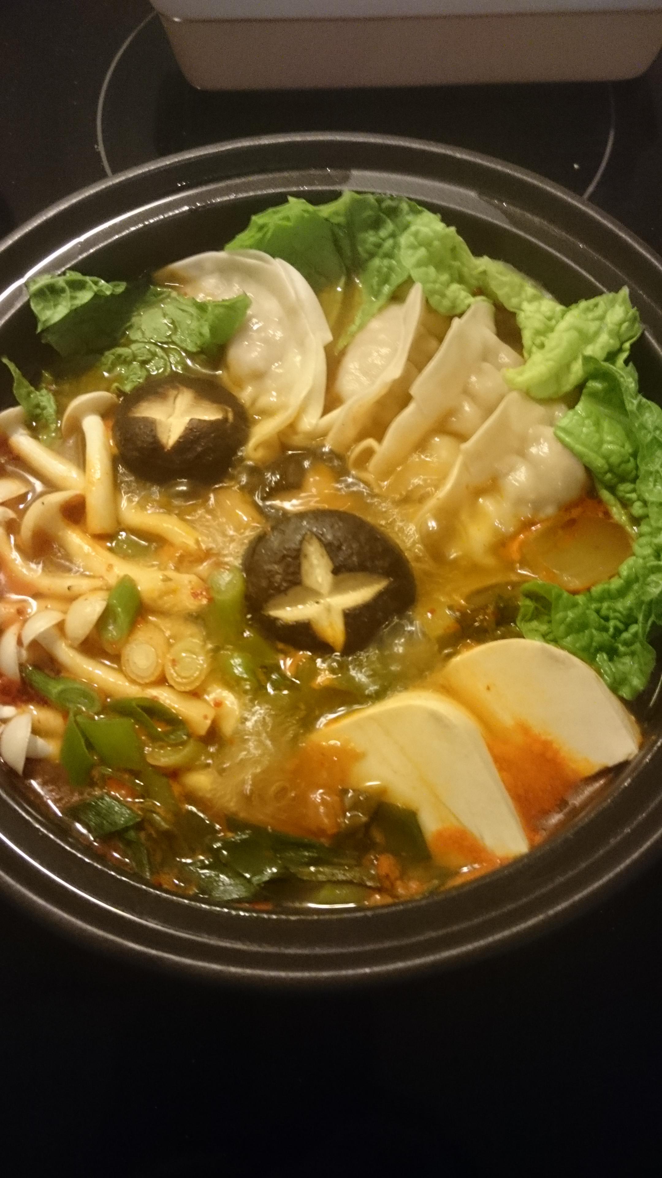 [Homemade] Pork Gyoza in Kimchi Hotpot r/food