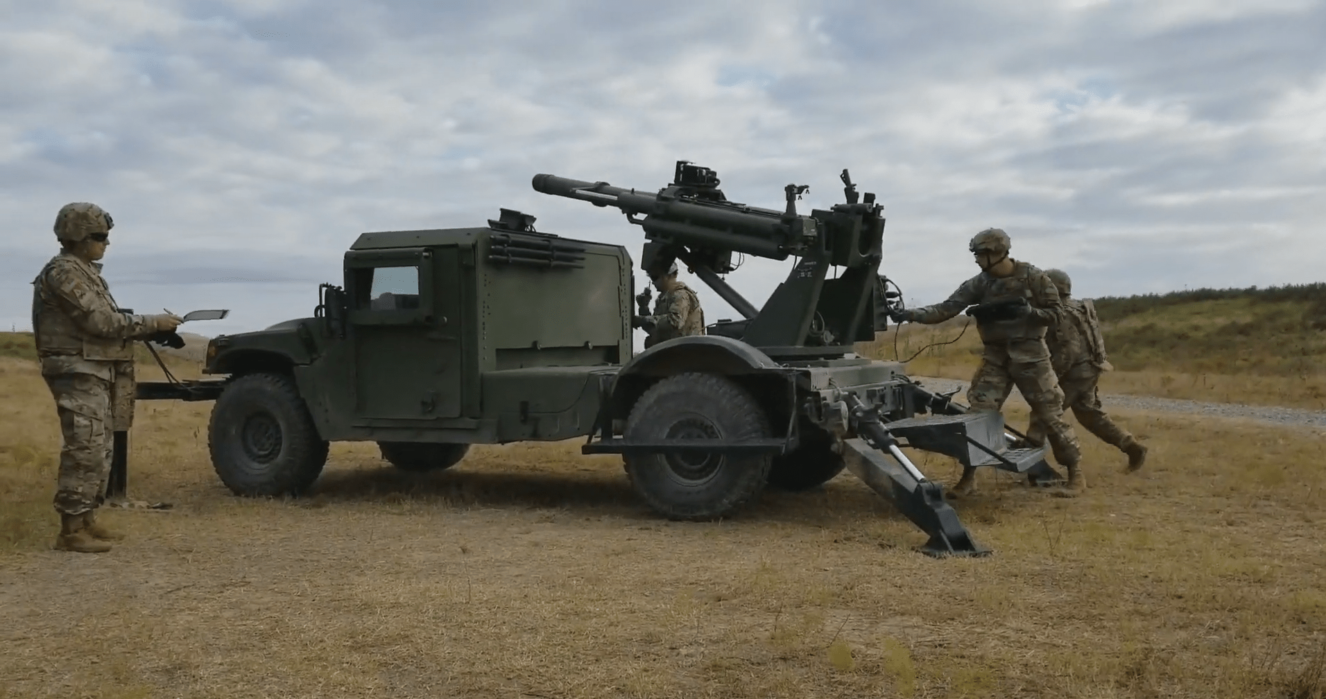 CT2 Hawkeye mobile howitzer system based on Humvee armored vehicle r
